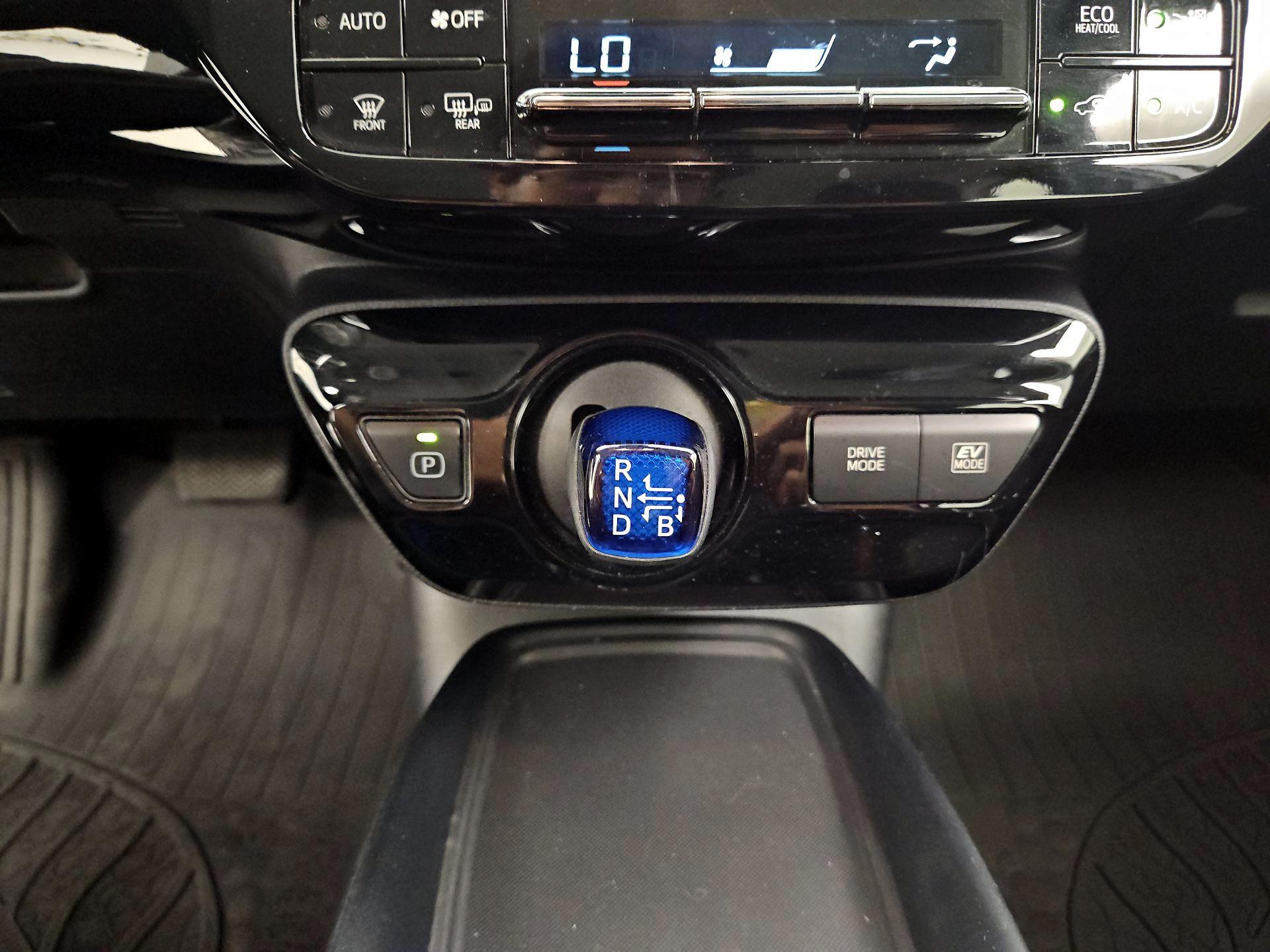 Thumbnail: 2019 Toyota Prius - 17