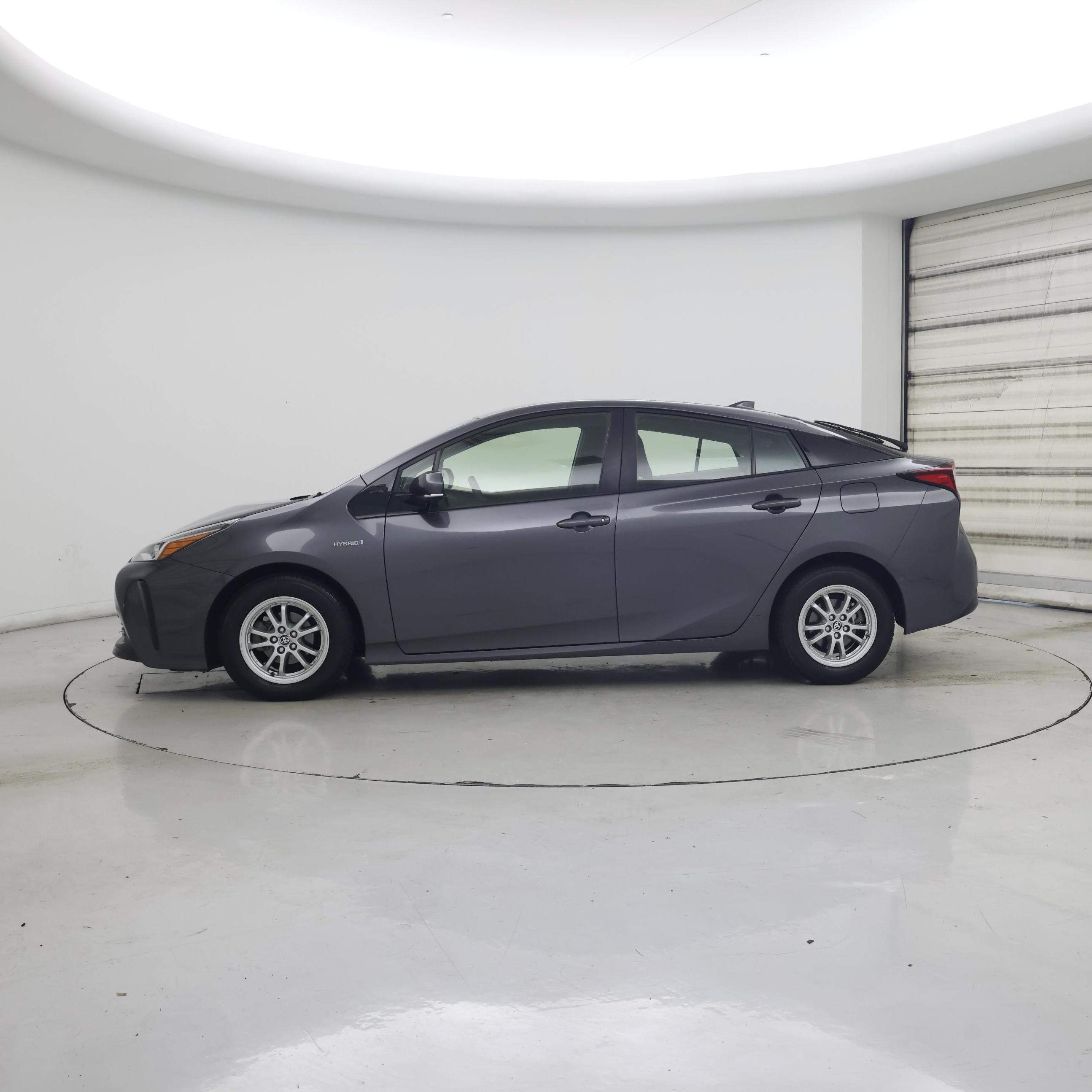 Thumbnail: 2019 Toyota Prius - 3
