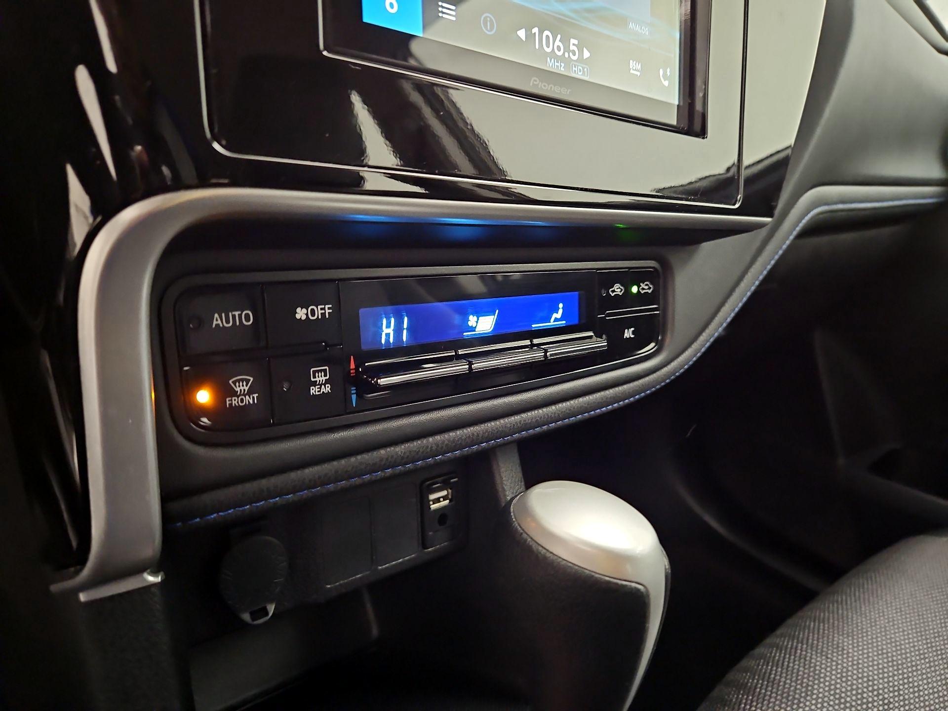 Thumbnail: 2017 Toyota Corolla - 16