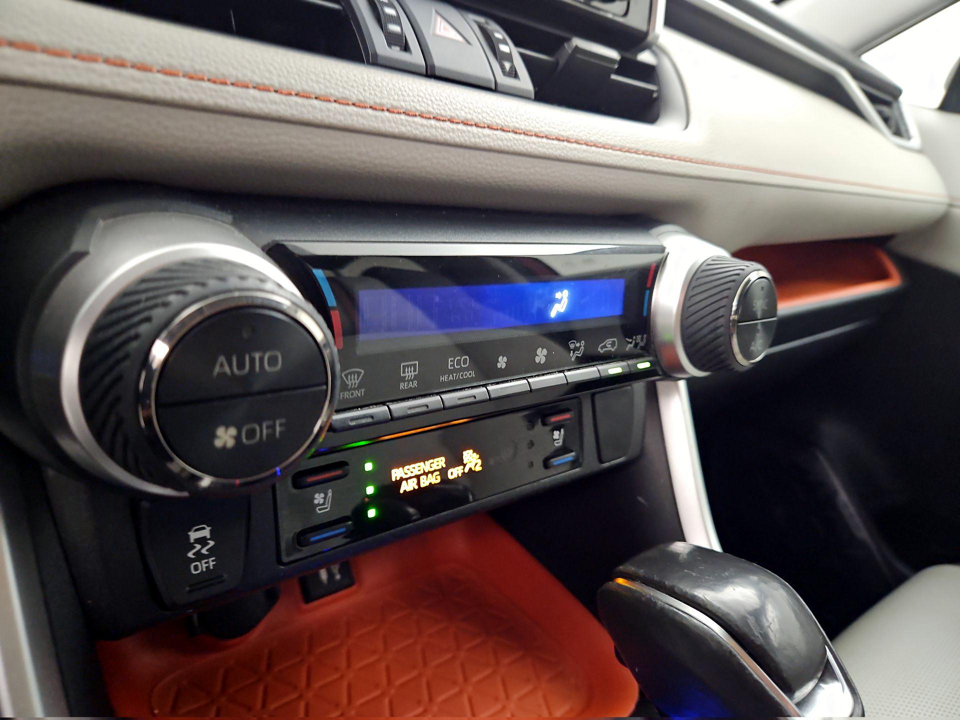 Thumbnail: 2019 Toyota RAV4 - 16