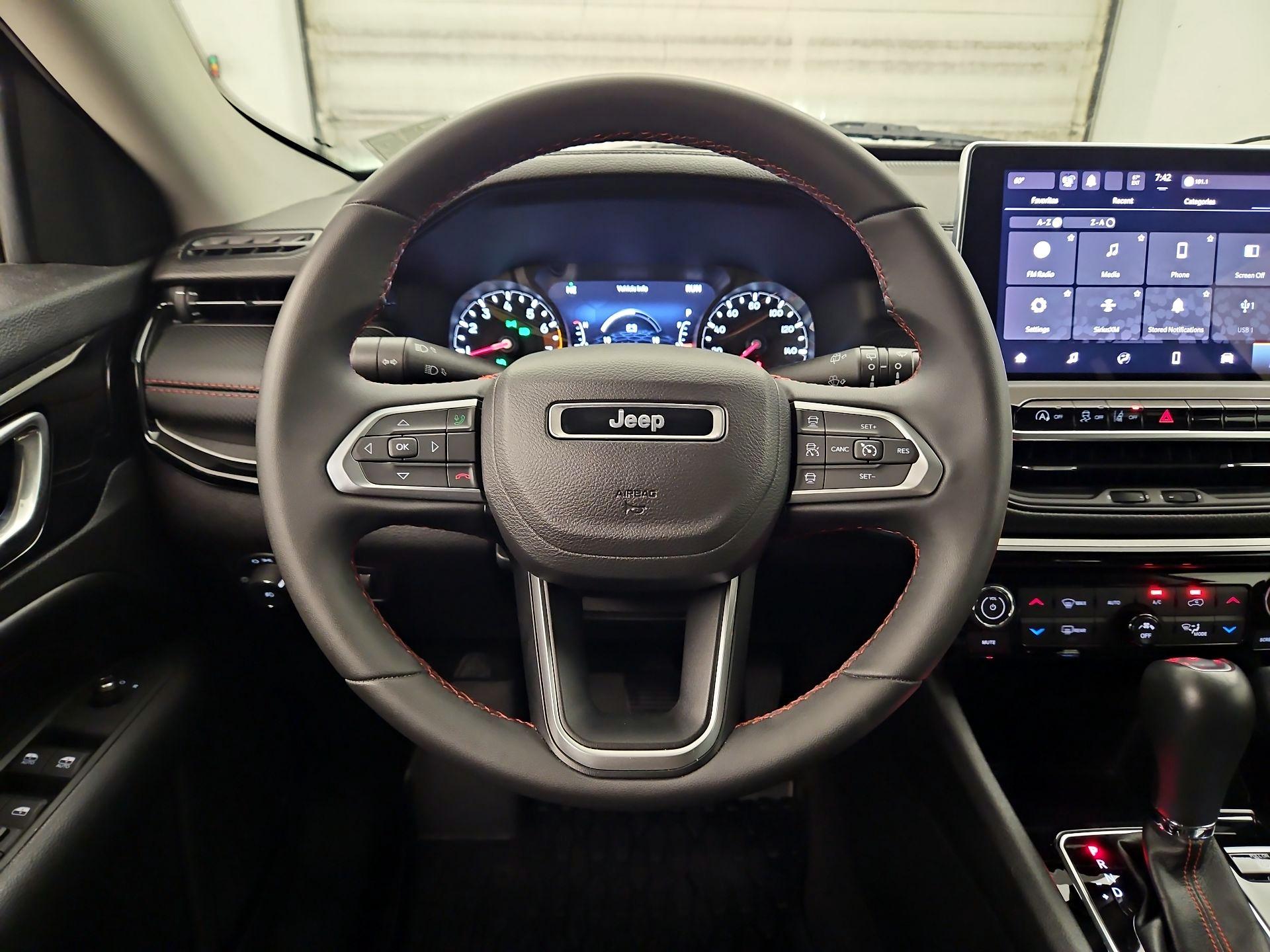 Thumbnail: 2022 Jeep Compass - 10