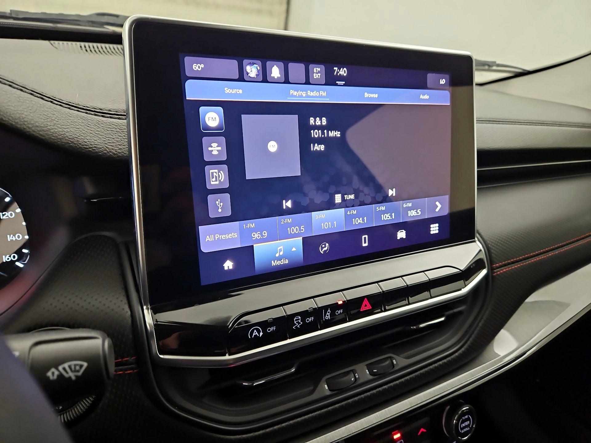 Thumbnail: 2022 Jeep Compass - 15