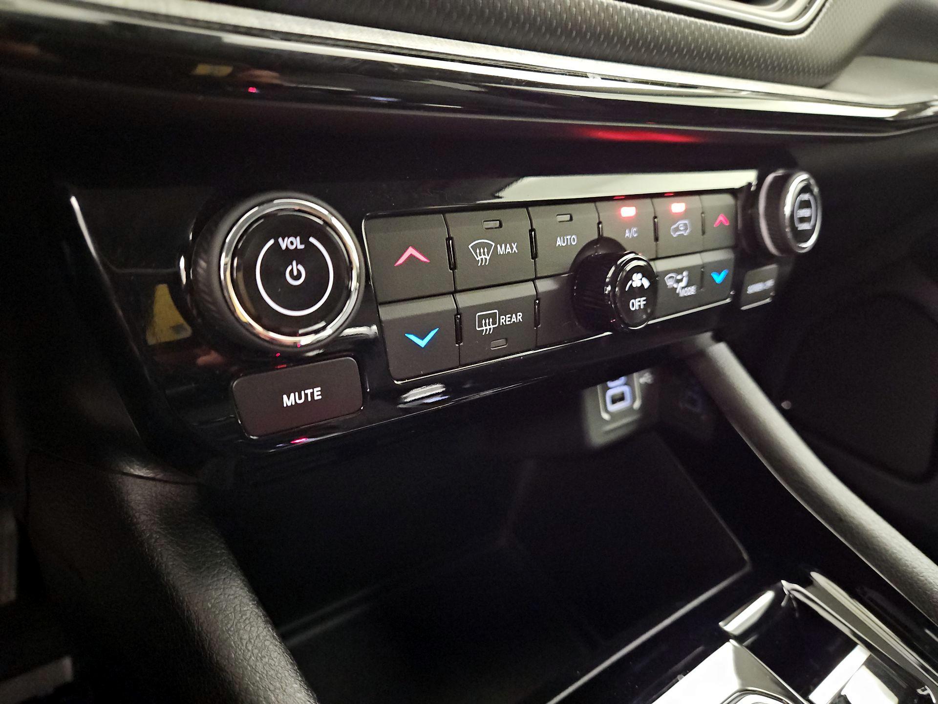 Thumbnail: 2022 Jeep Compass - 16