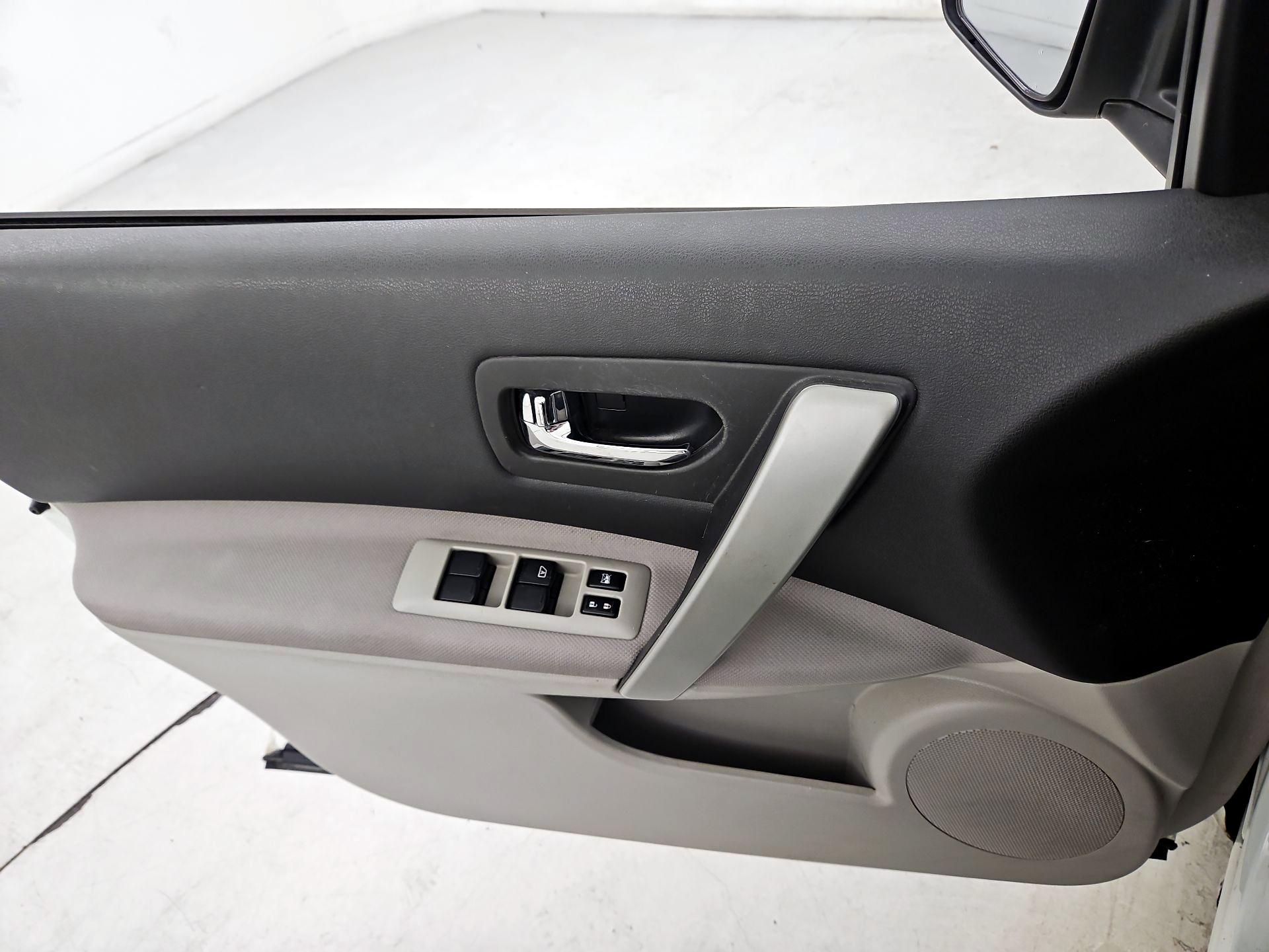 Thumbnail: 2015 Nissan Rogue - 12