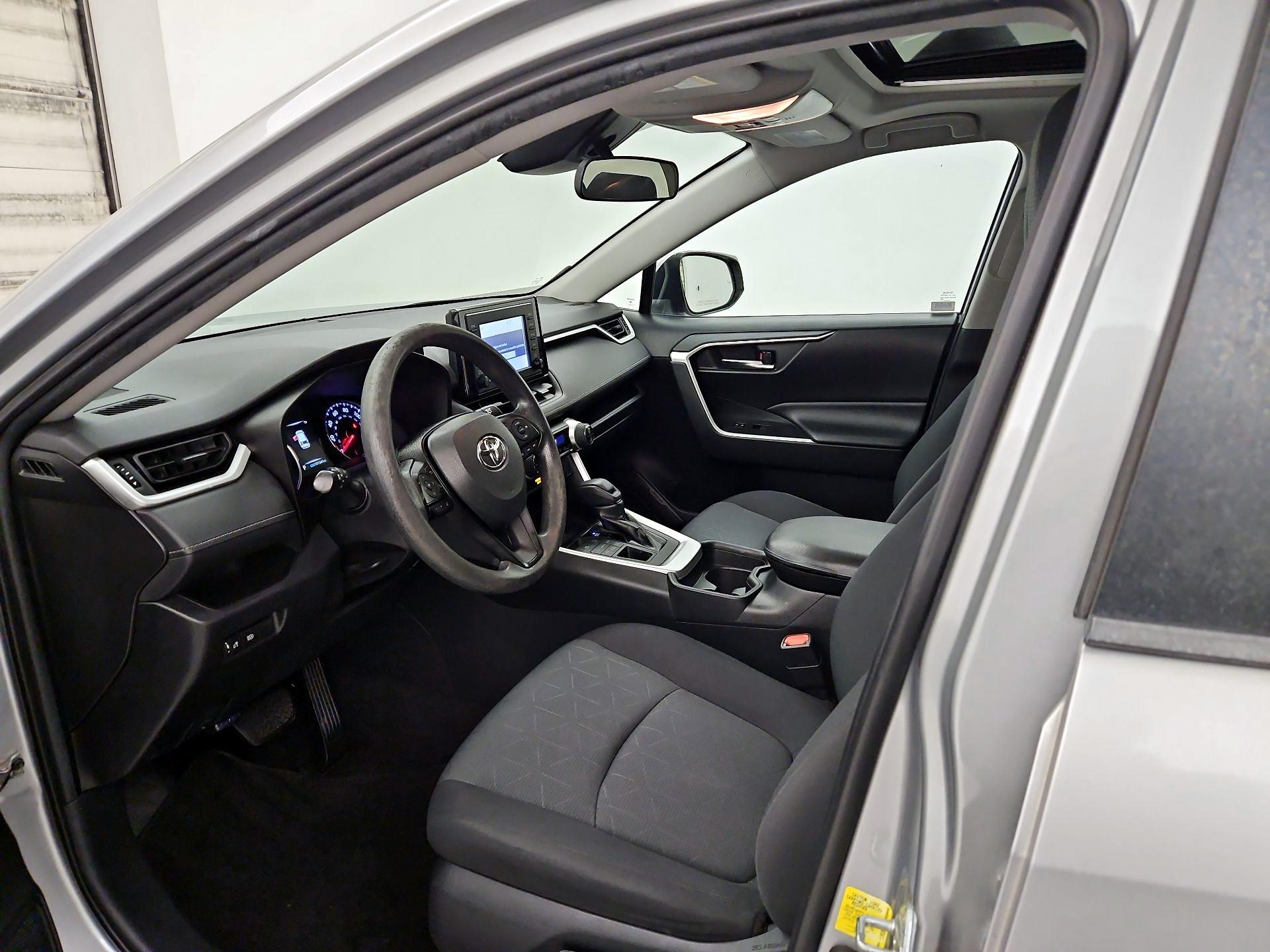 Thumbnail: 2019 Toyota RAV4 - 11