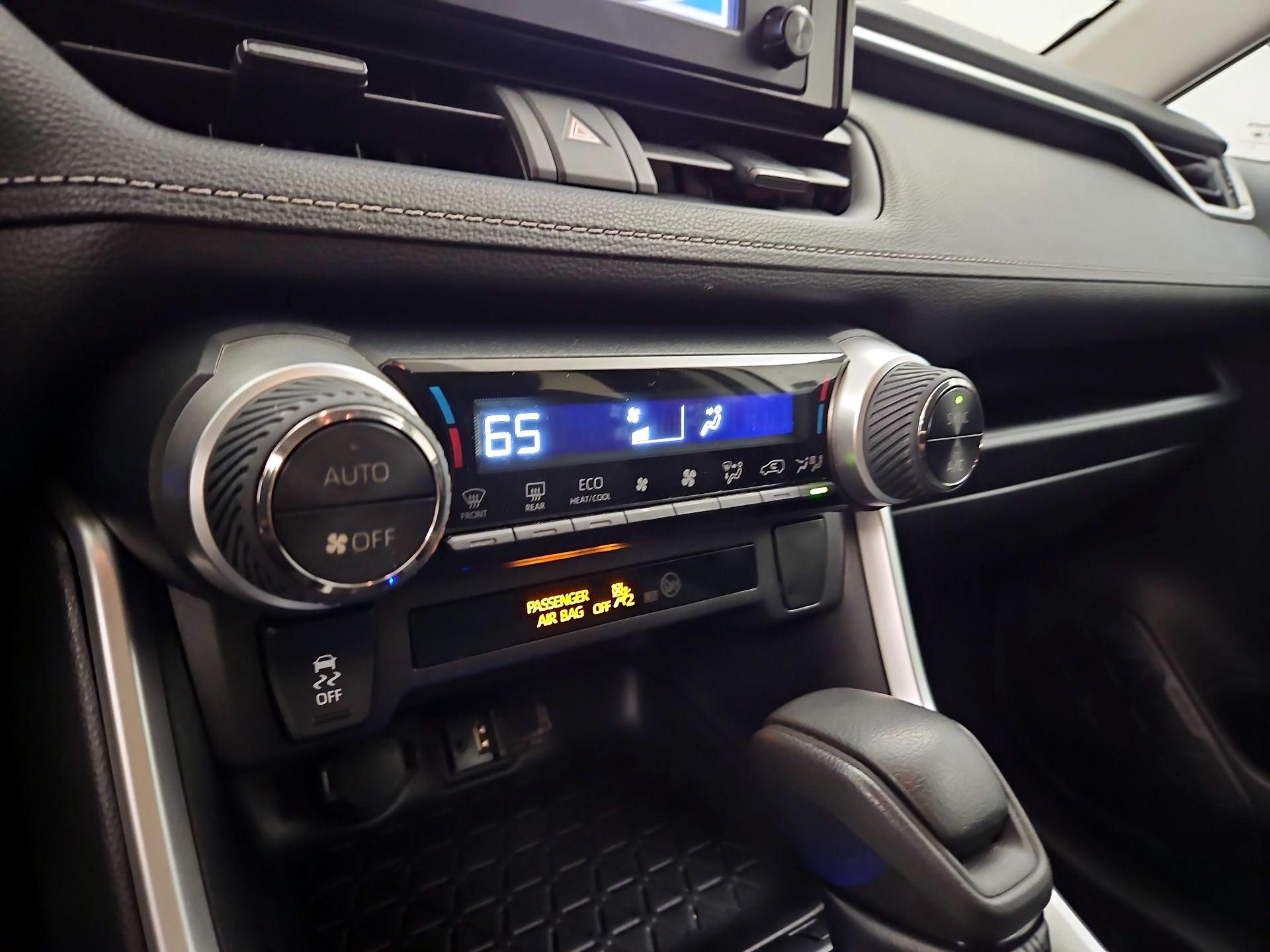 Thumbnail: 2019 Toyota RAV4 - 16