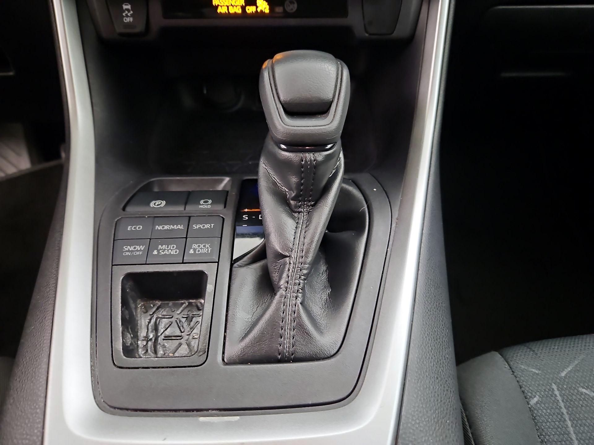 Thumbnail: 2019 Toyota RAV4 - 17