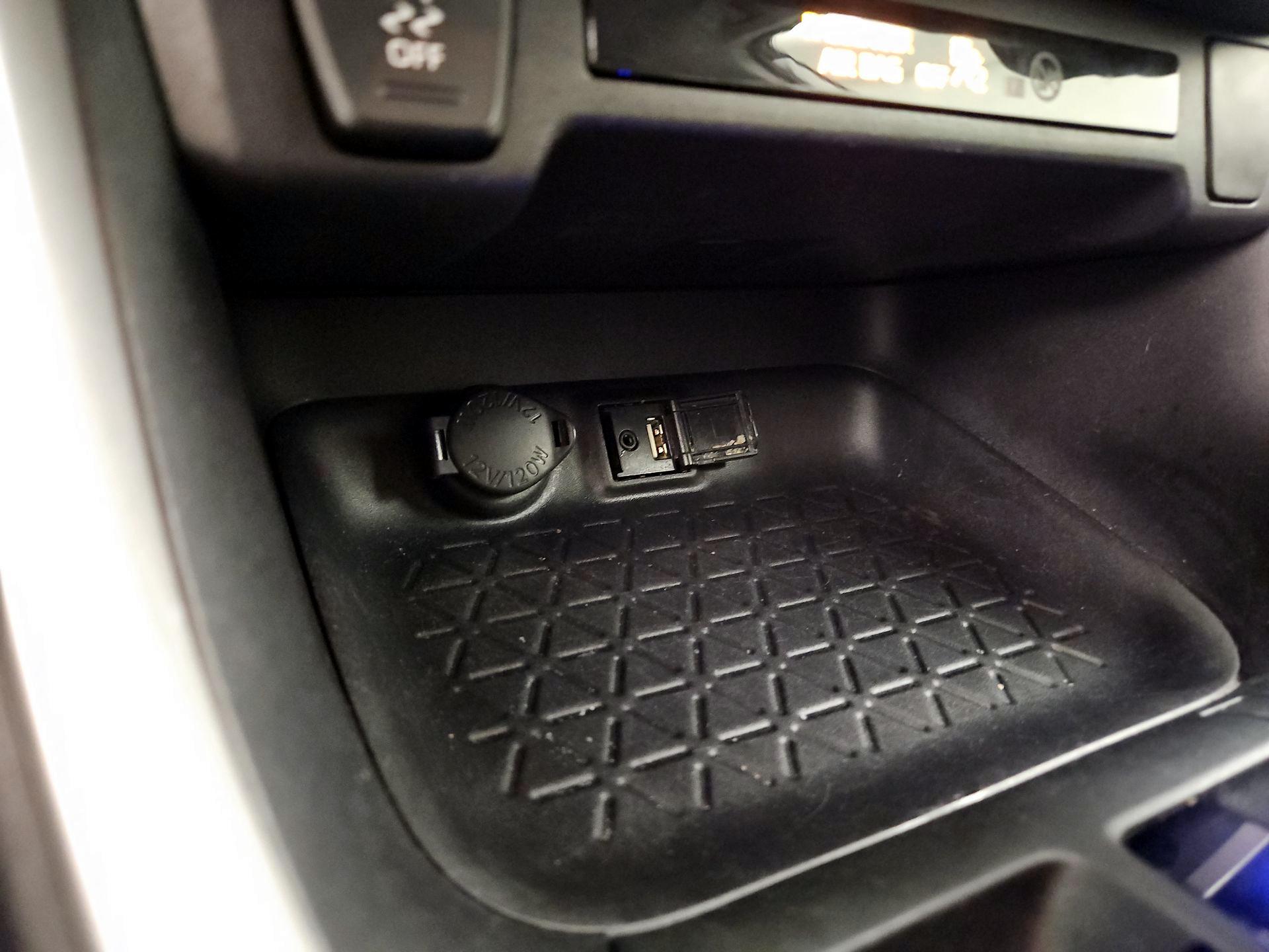 Thumbnail: 2019 Toyota RAV4 - 18