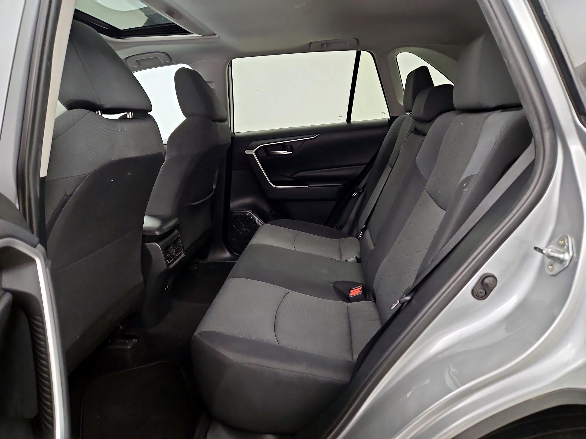 Thumbnail: 2019 Toyota RAV4 - 20