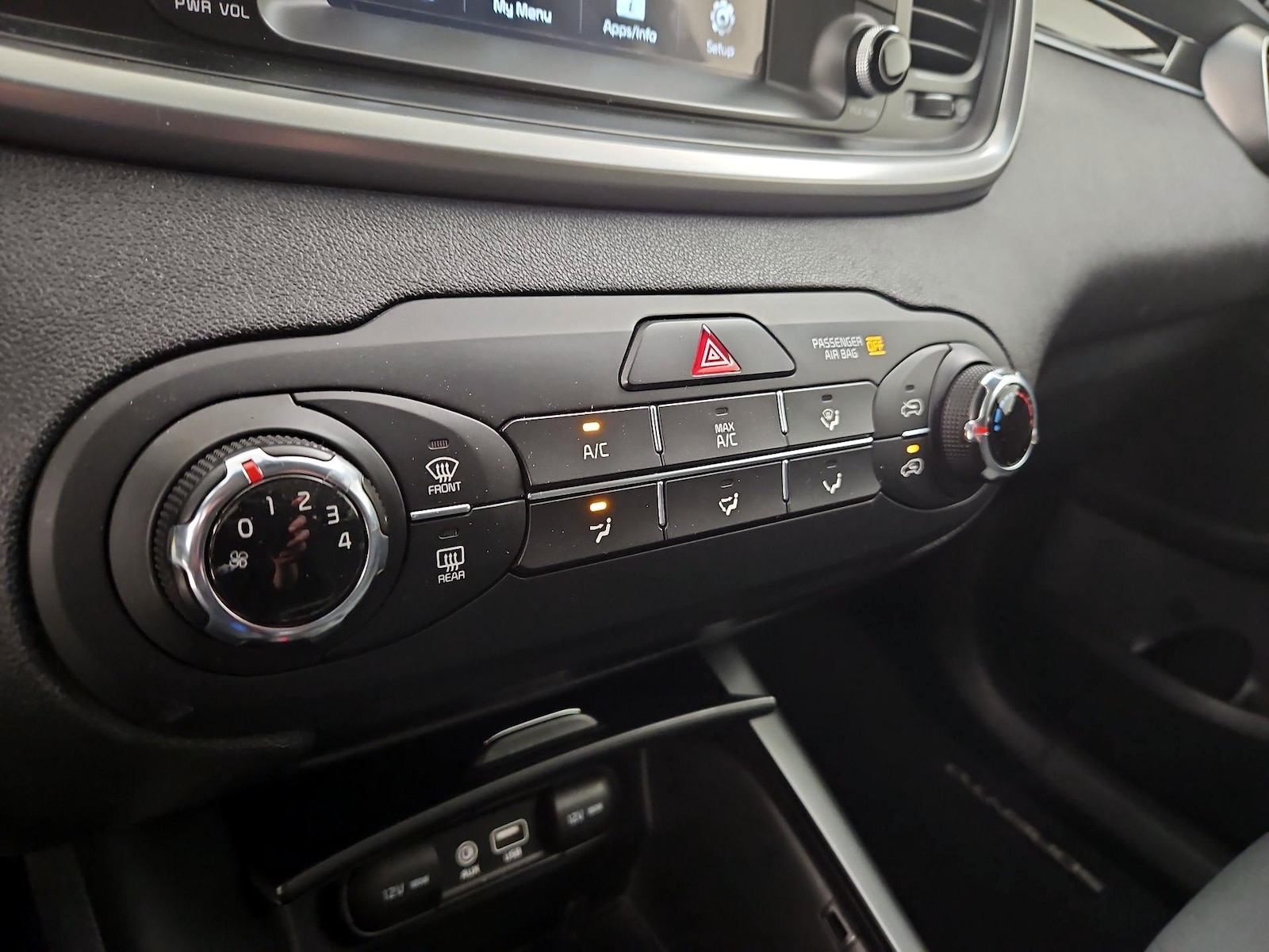 2020 Kia Sorento LX - Photo 17