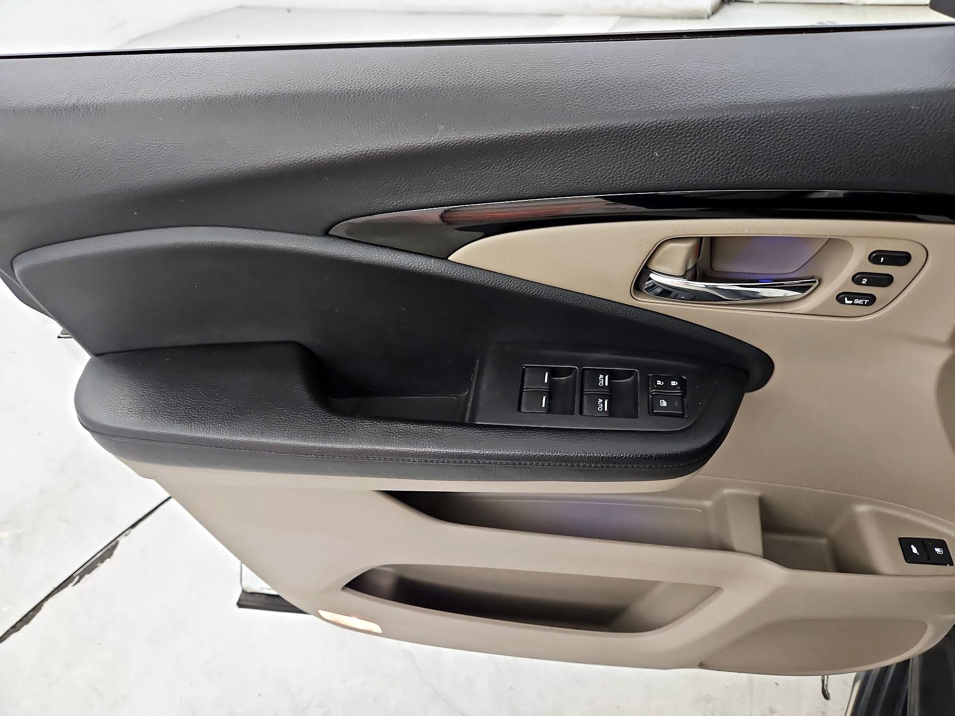 Thumbnail: 2020 Honda Pilot - 12