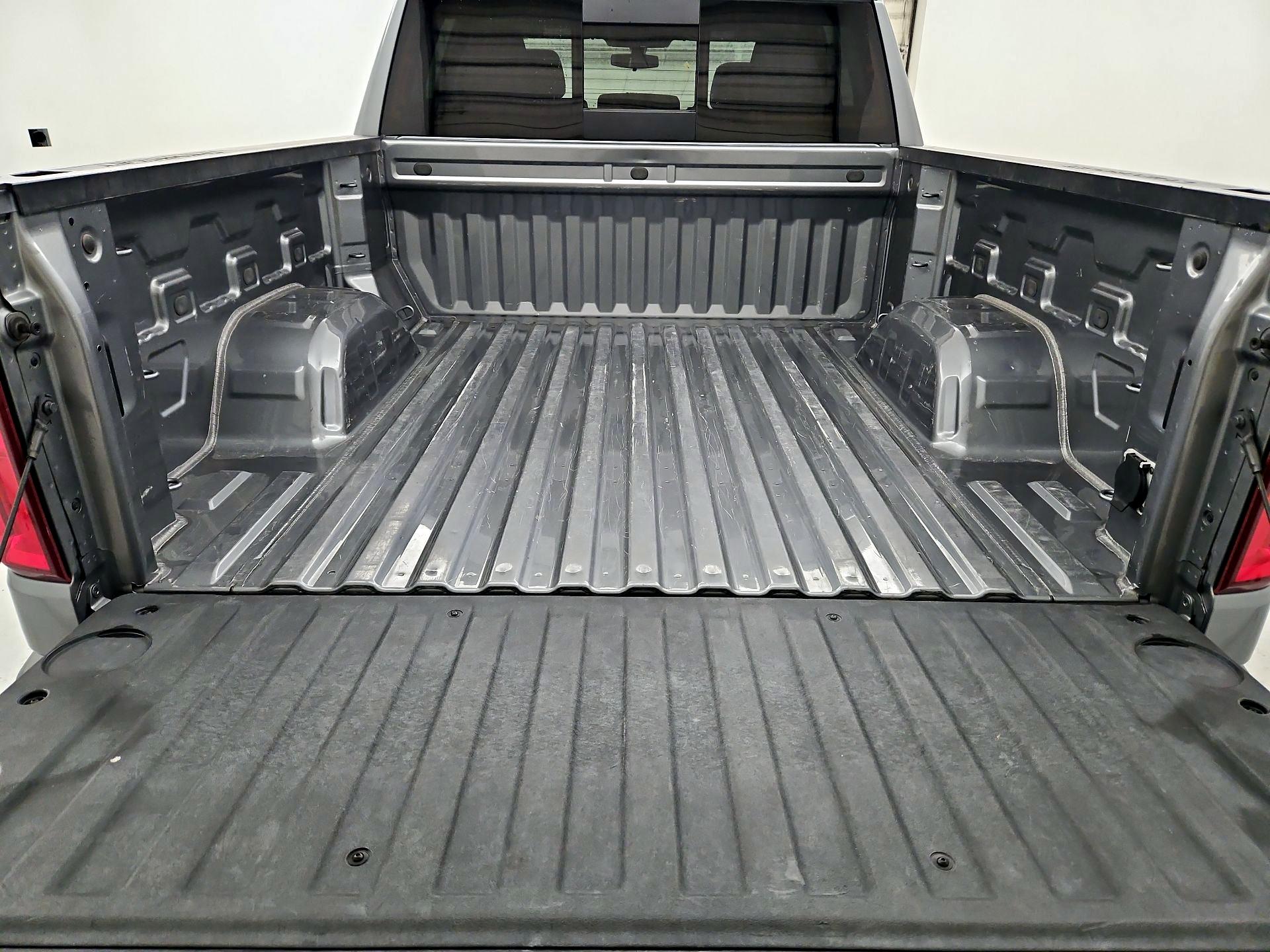 Thumbnail: 2020 Chevrolet Silverado 1500 - 19