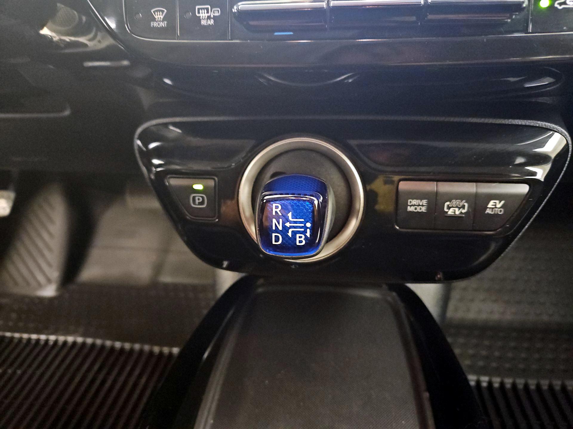 Thumbnail: 2021 Toyota Prius Prime - 17