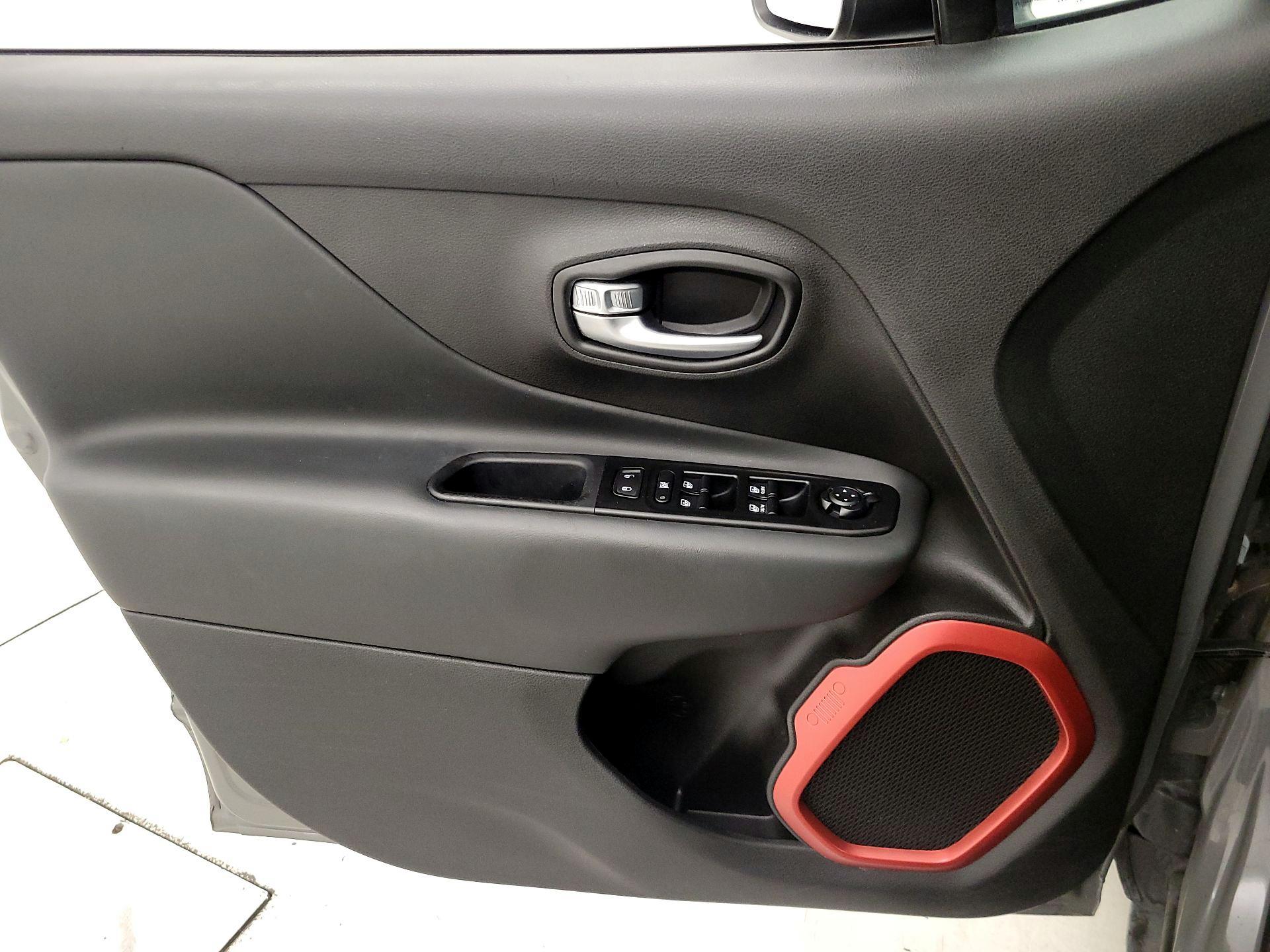 Thumbnail: 2021 Jeep Renegade - 12