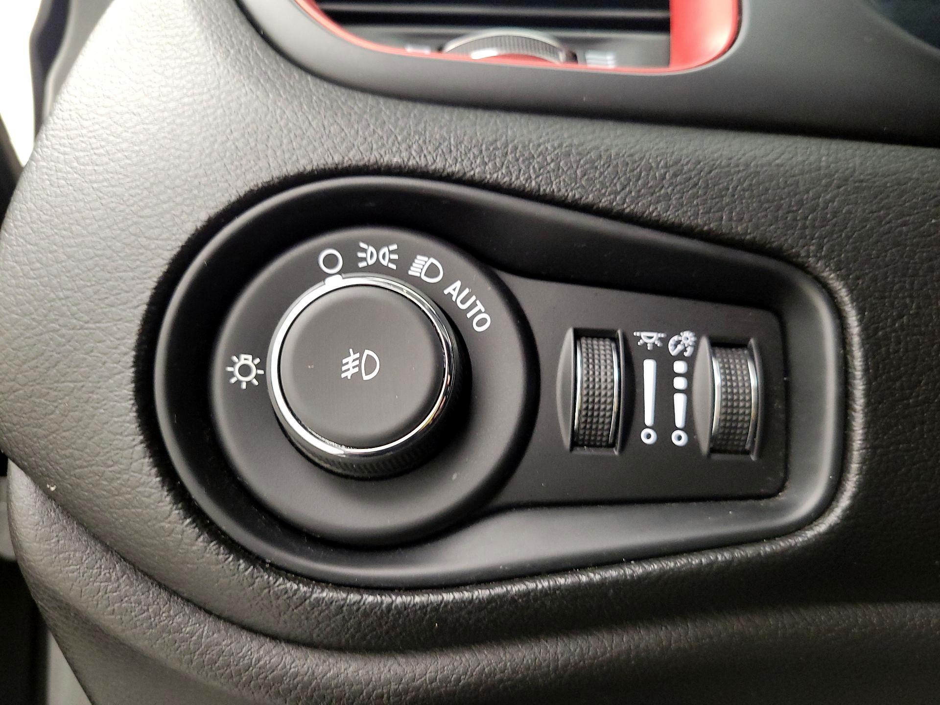 Thumbnail: 2021 Jeep Renegade - 13