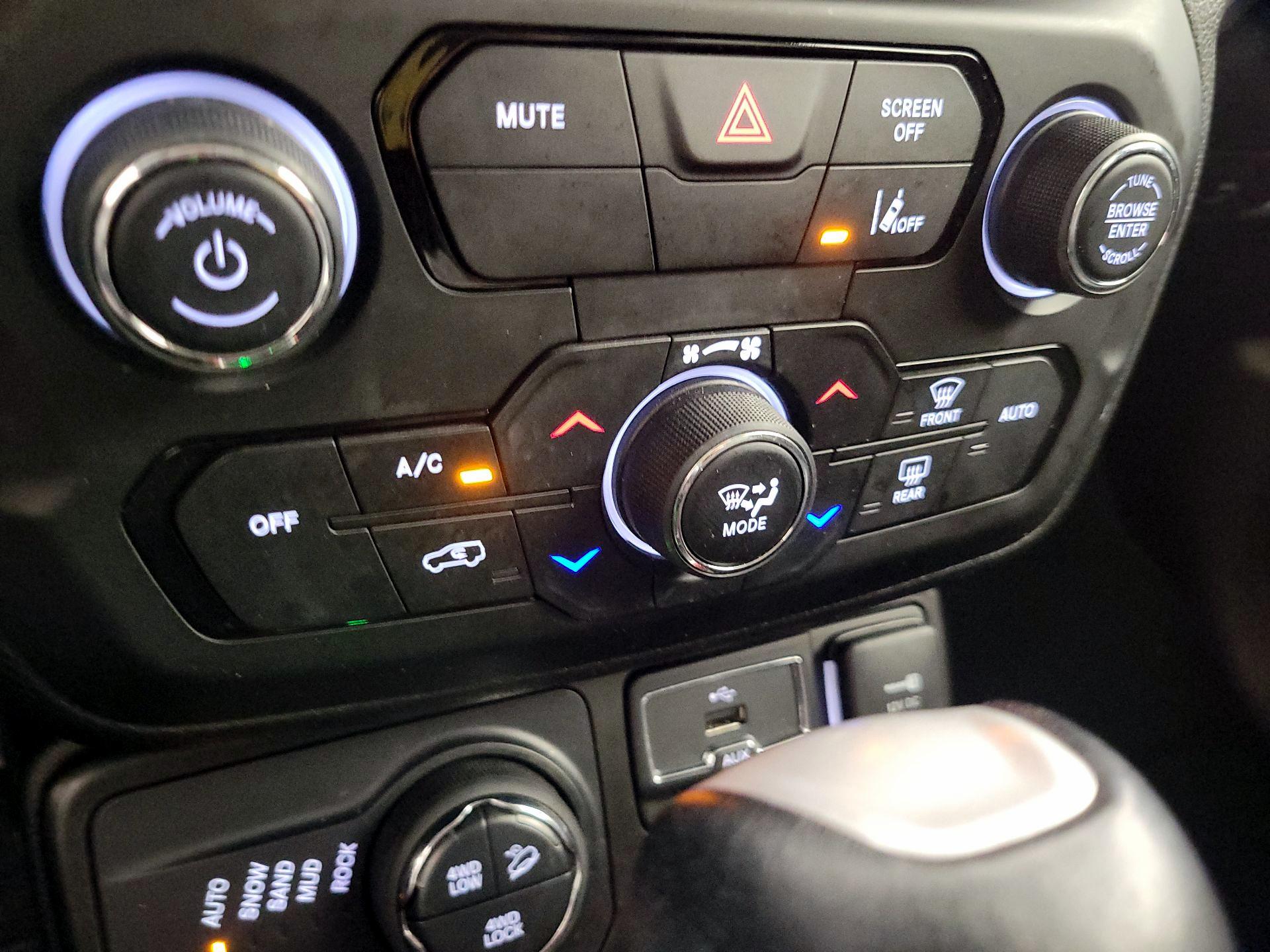 Thumbnail: 2021 Jeep Renegade - 17