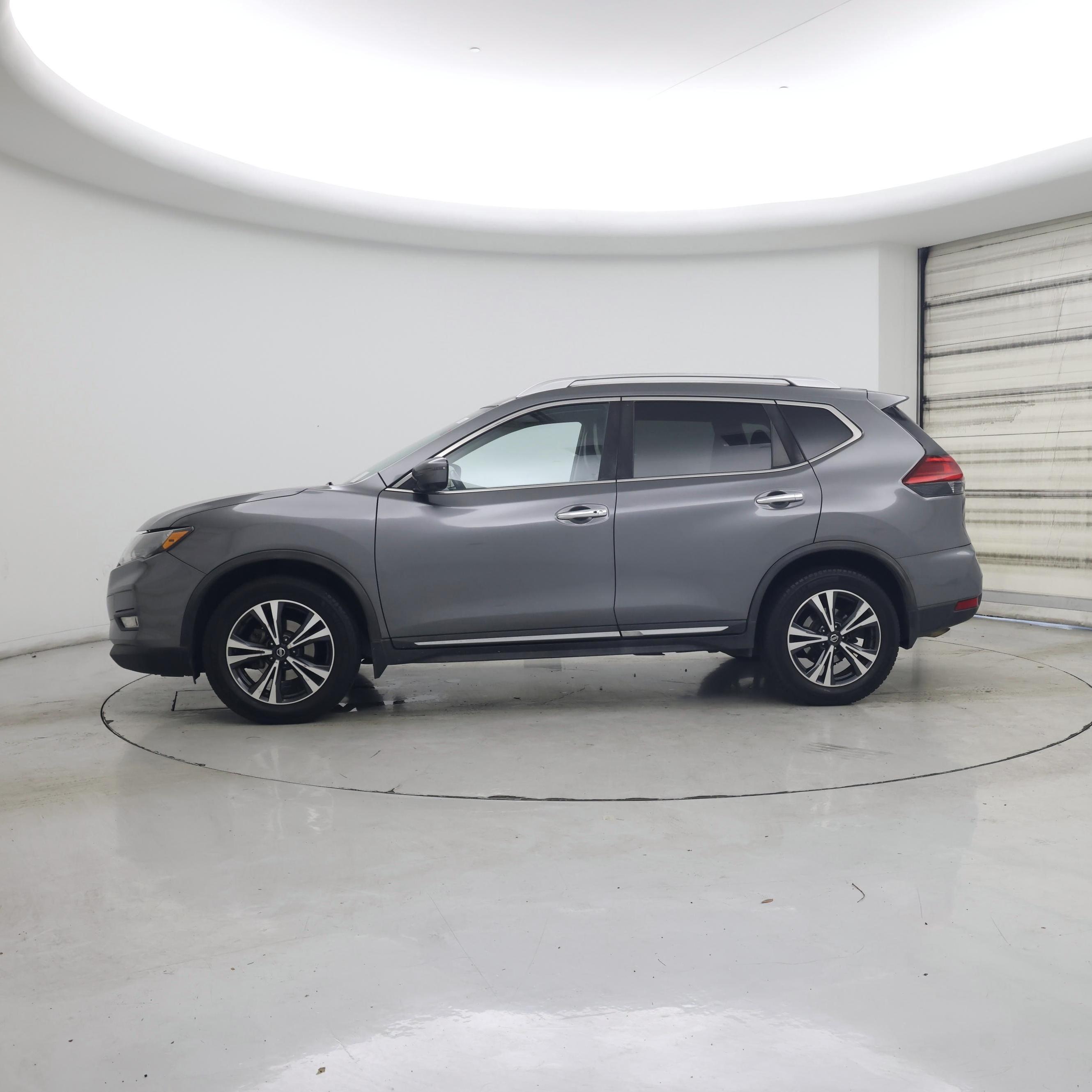 Thumbnail: 2017 Nissan Rogue - 3