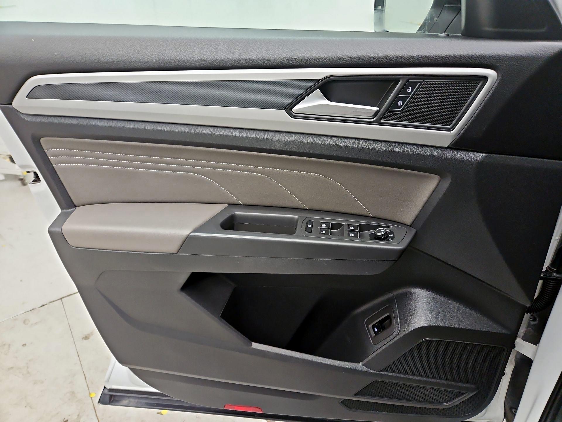Thumbnail: 2023 Volkswagen Atlas - 12
