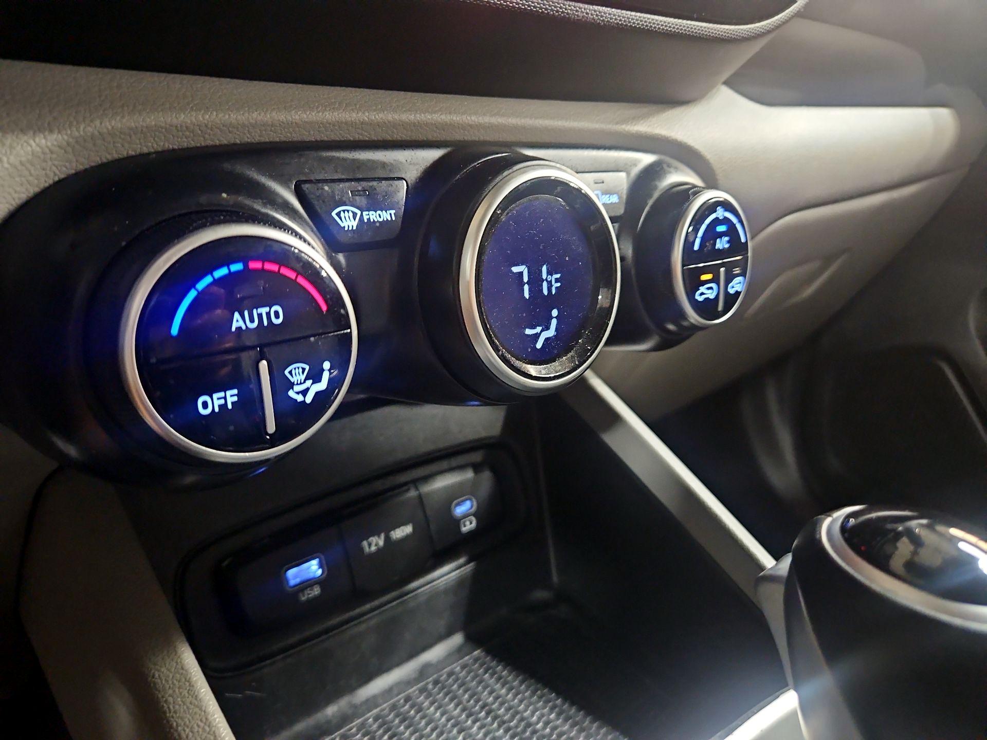 Thumbnail: 2023 Hyundai Venue - 16