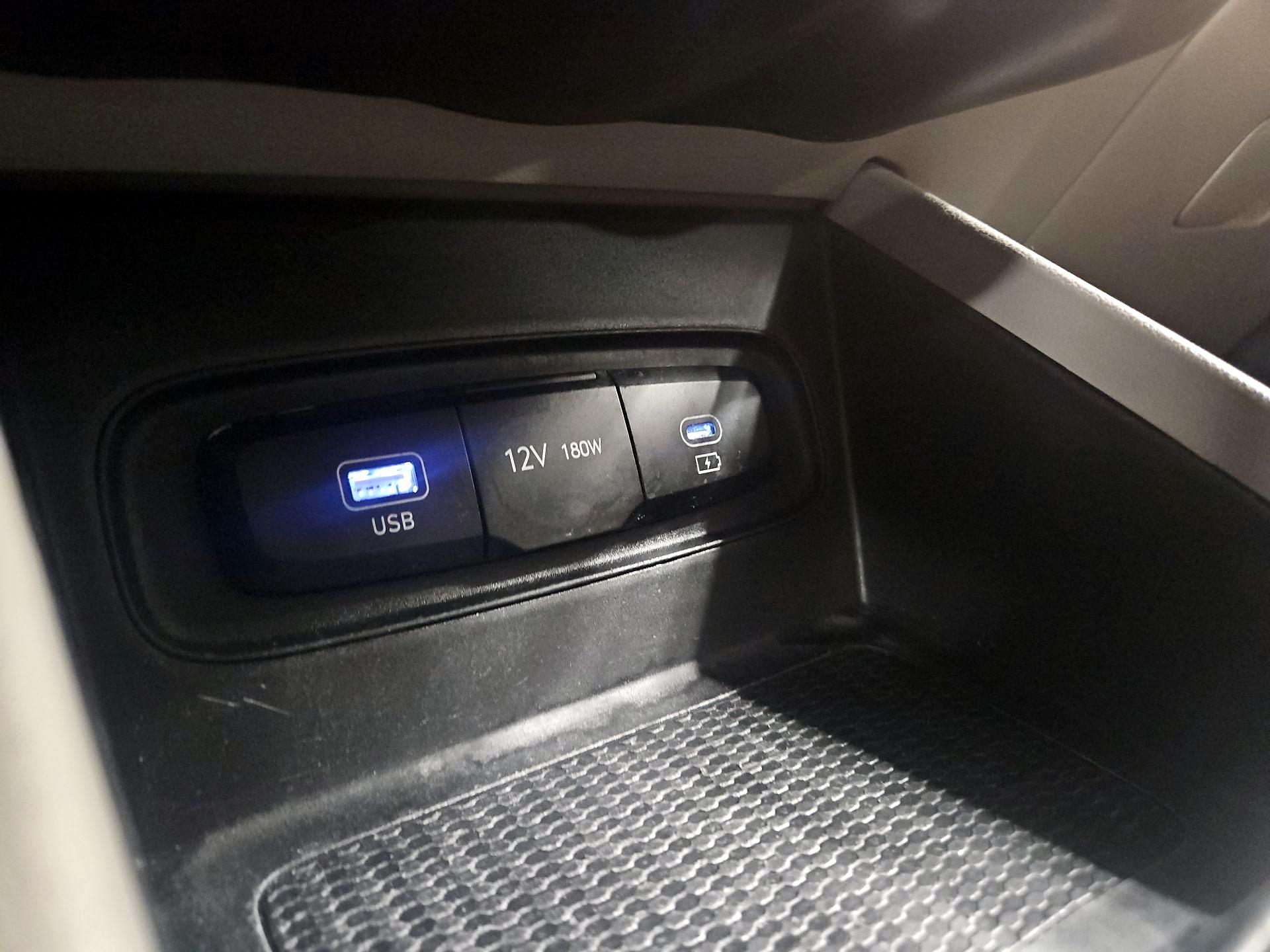 Thumbnail: 2023 Hyundai Venue - 18