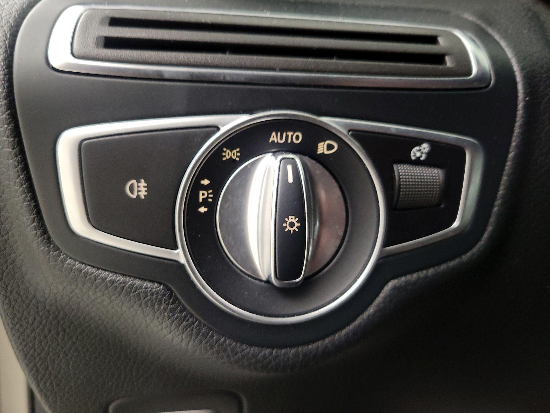 Thumbnail: 2020 Mercedes-Benz C-Class - 13