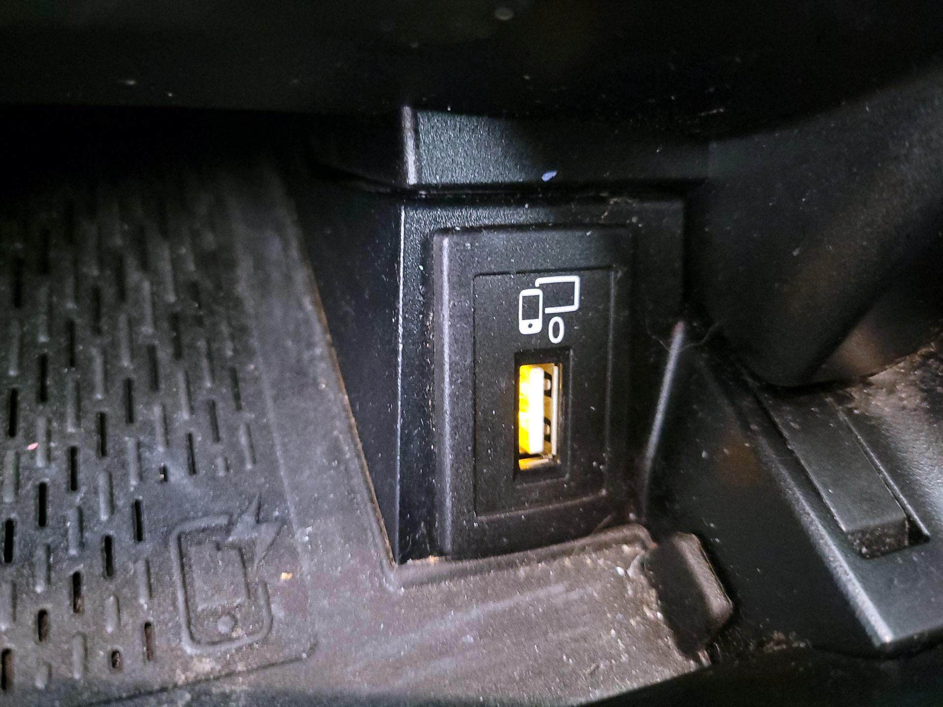 Thumbnail: 2020 Mercedes-Benz C-Class - 18