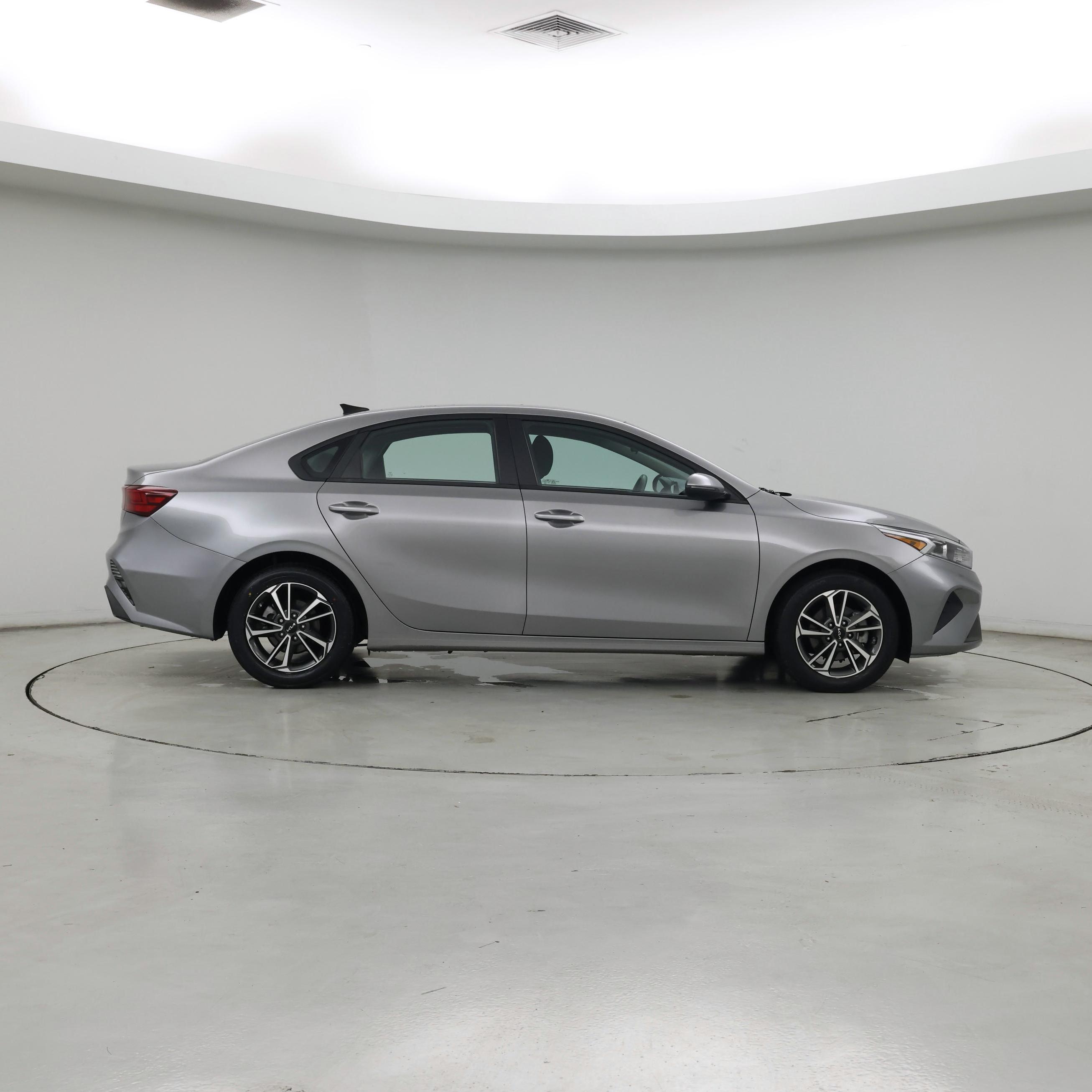 Thumbnail: 2023 Kia Forte - 7