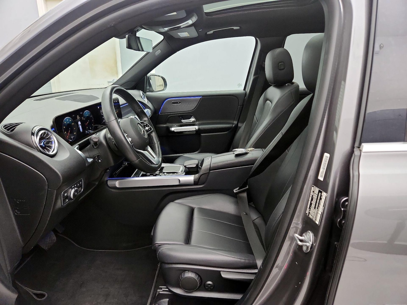 Side Airbags & Leatherette Seats