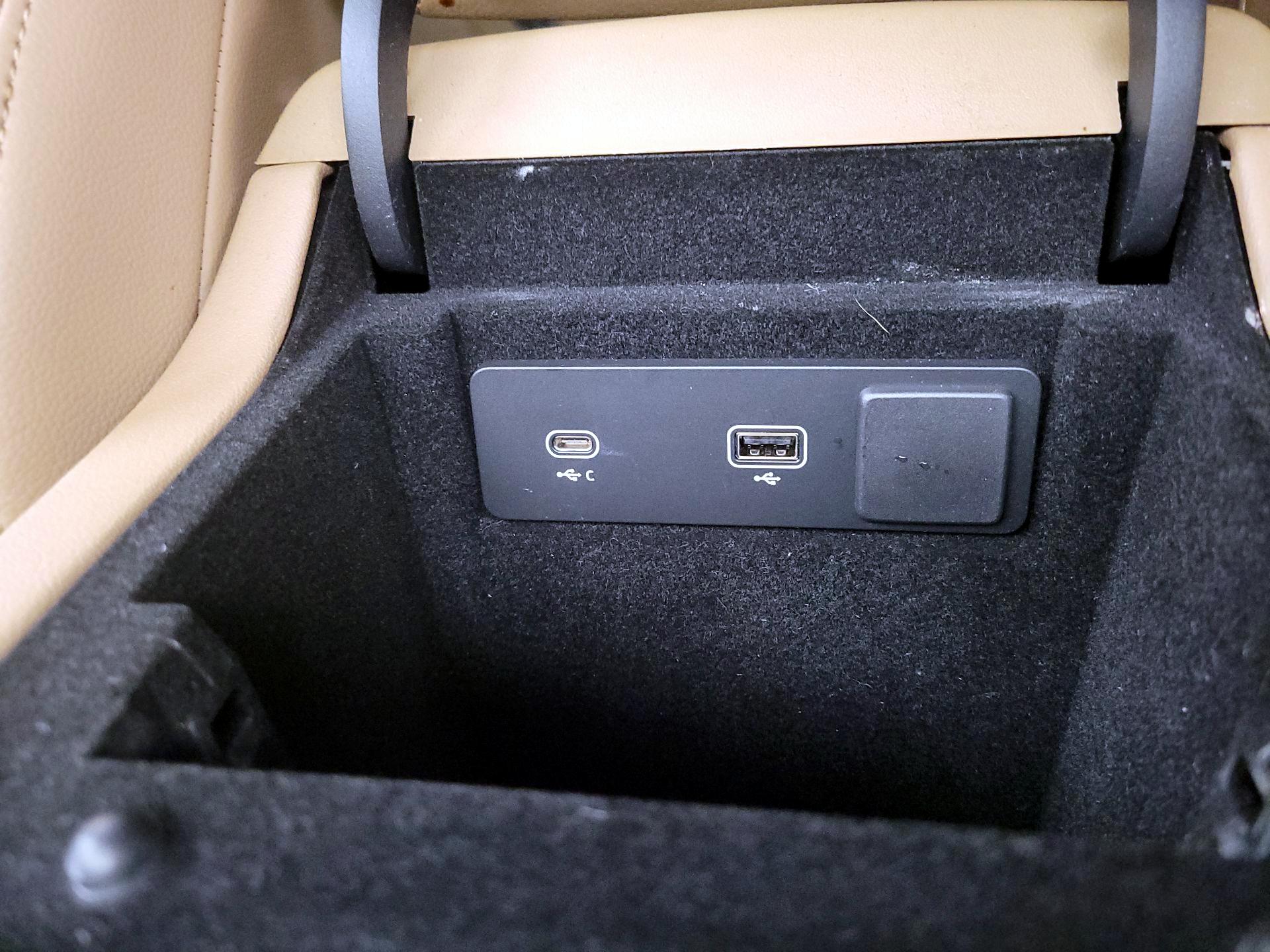 Thumbnail: 2023 Jaguar F-Pace - 19