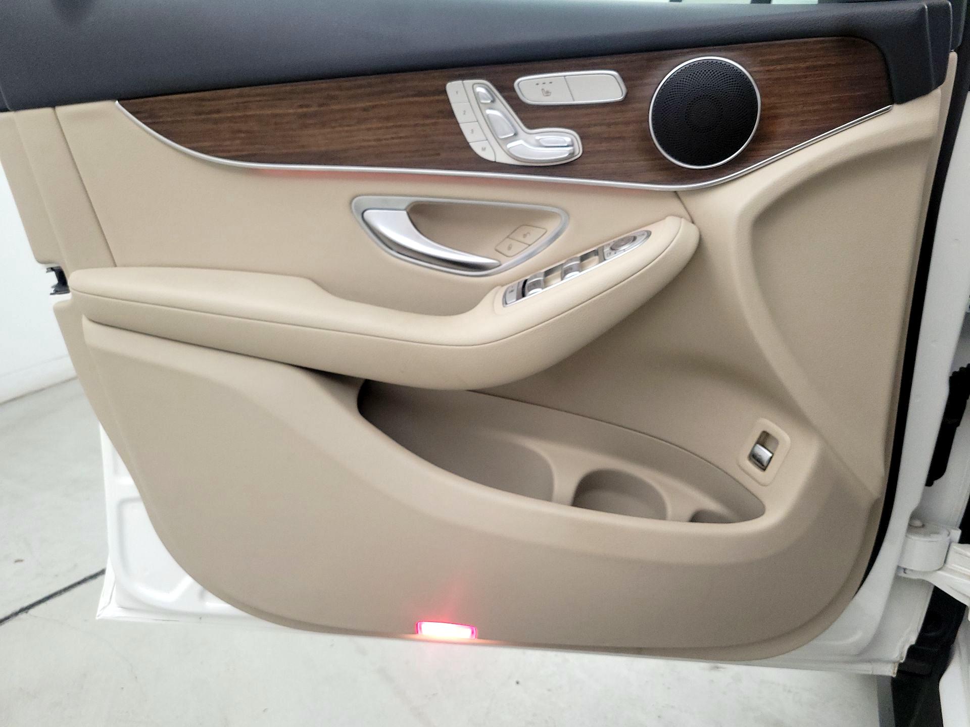 Thumbnail: 2022 Mercedes-Benz GLC - 12