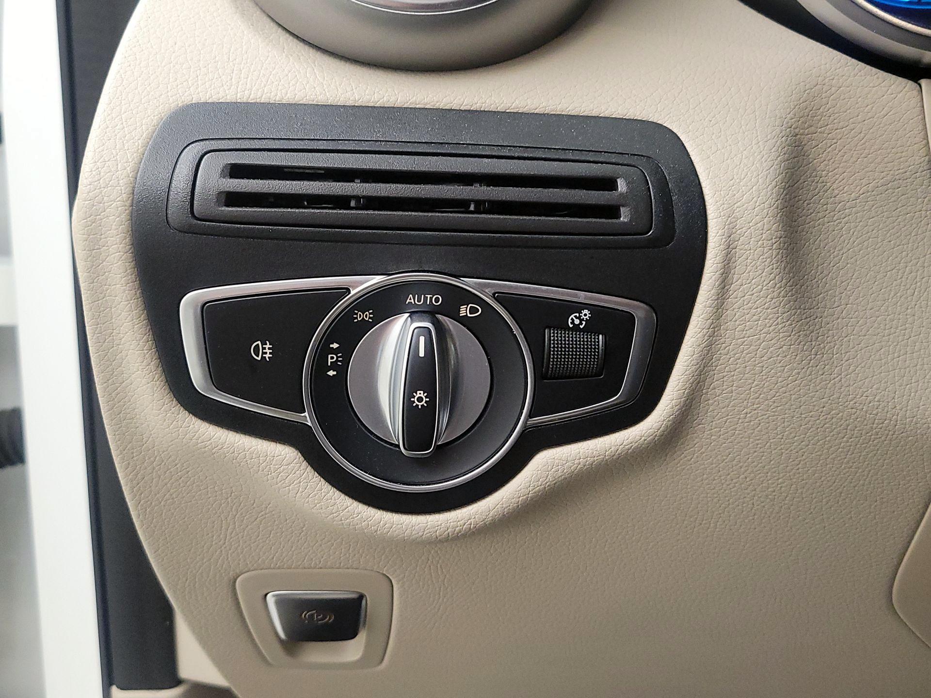 Thumbnail: 2022 Mercedes-Benz GLC - 13