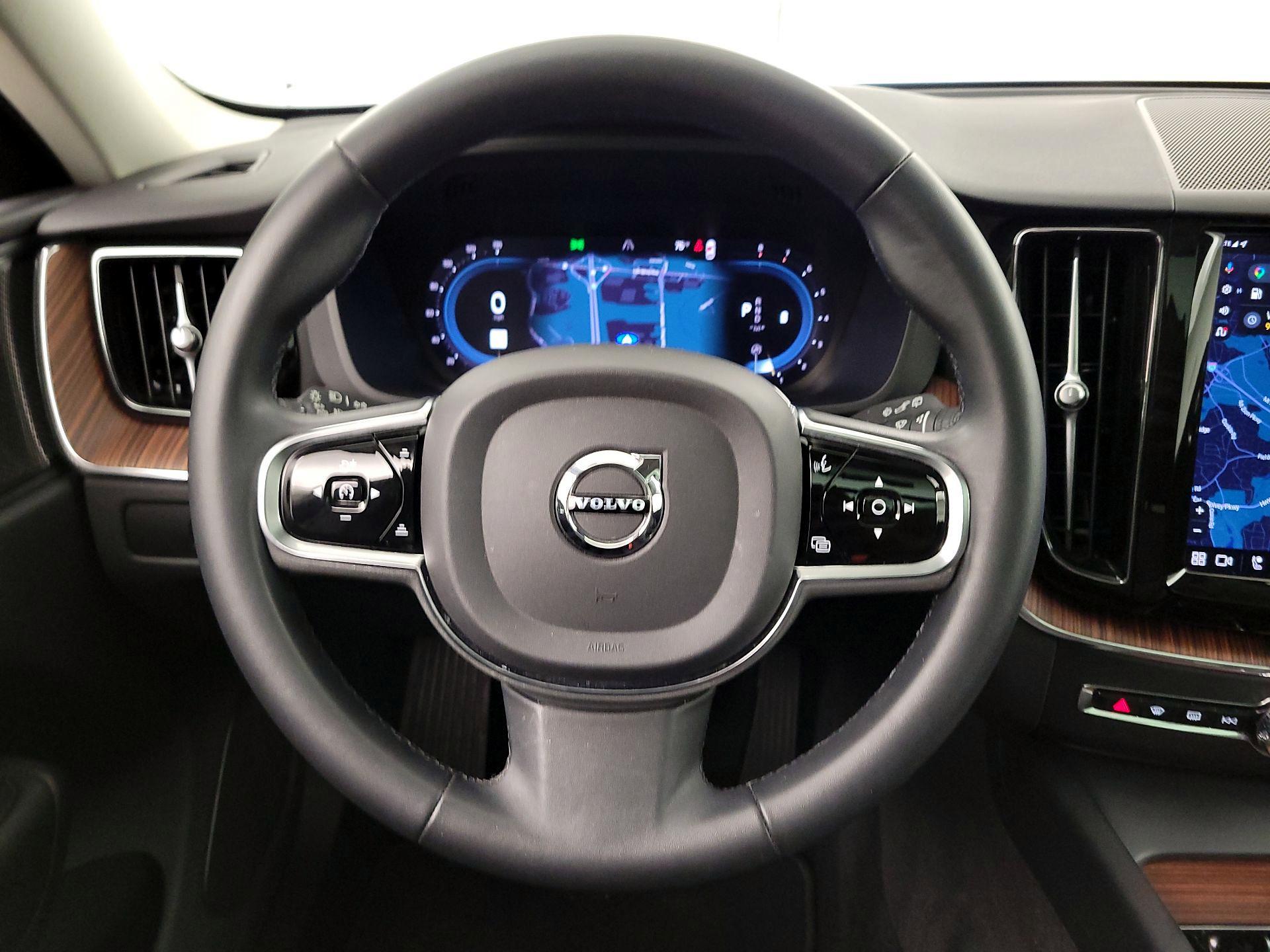 Thumbnail: 2023 Volvo XC60 - 10