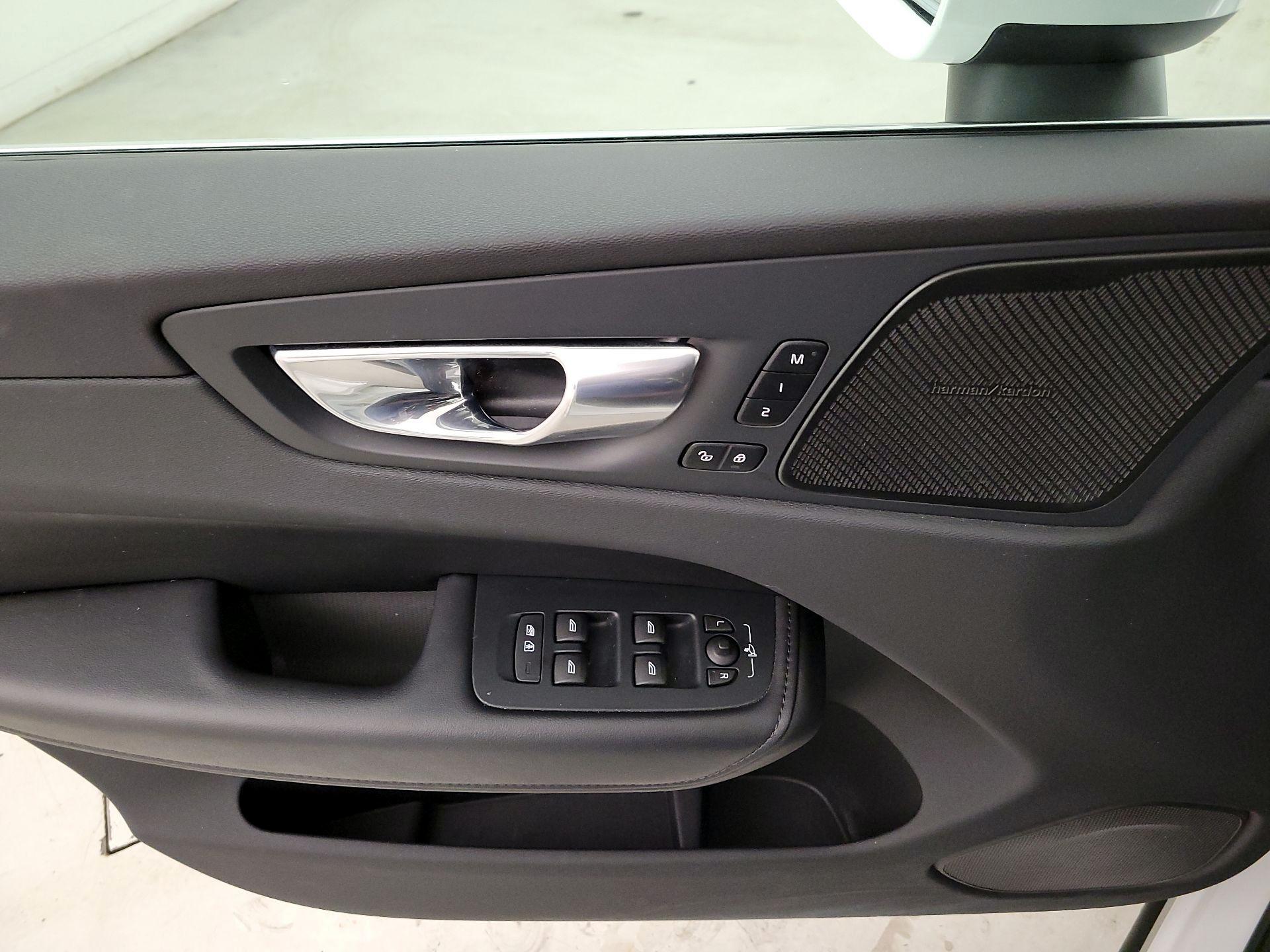 Thumbnail: 2023 Volvo XC60 - 12