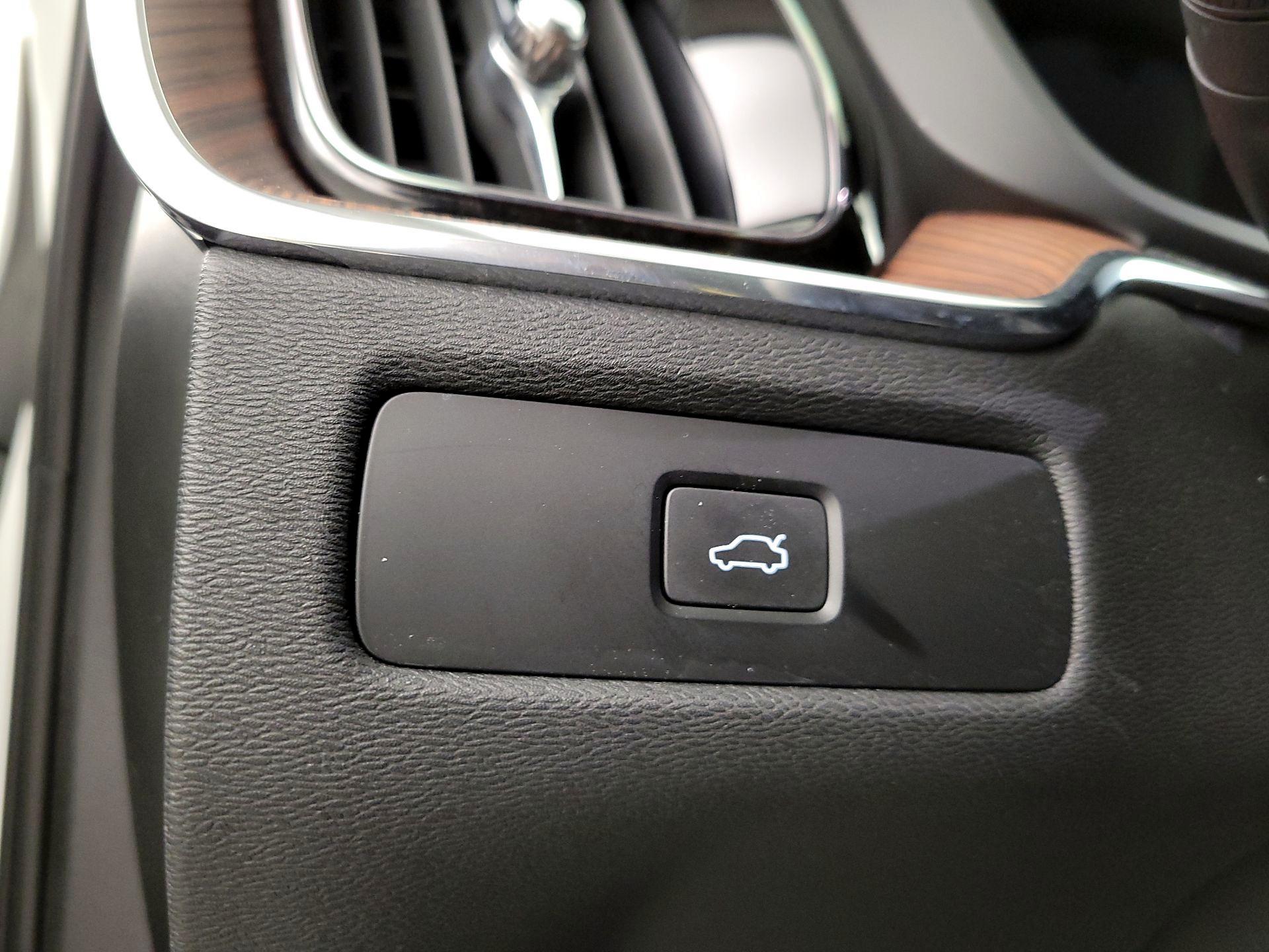 Thumbnail: 2023 Volvo XC60 - 13