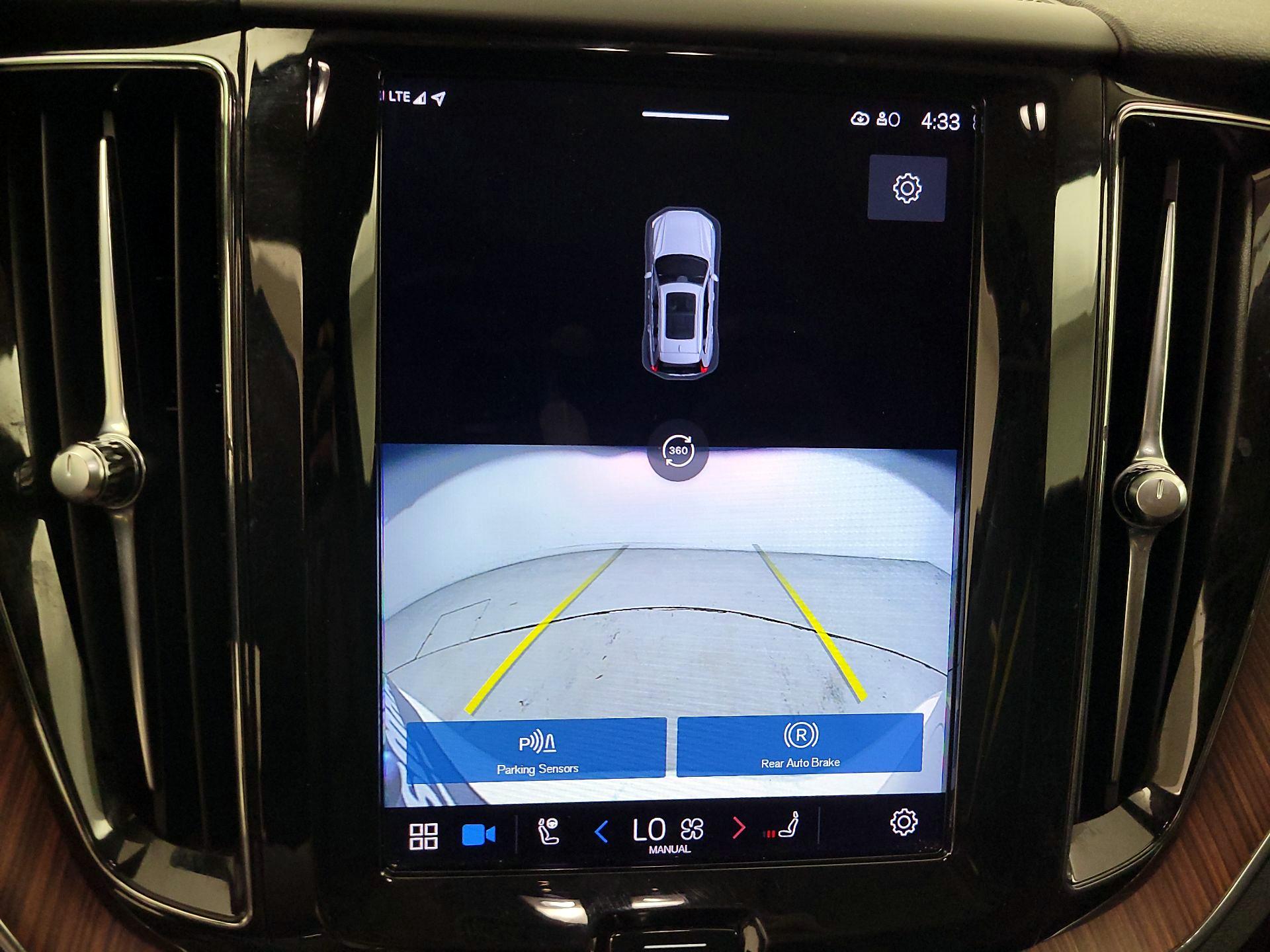 Thumbnail: 2023 Volvo XC60 - 15