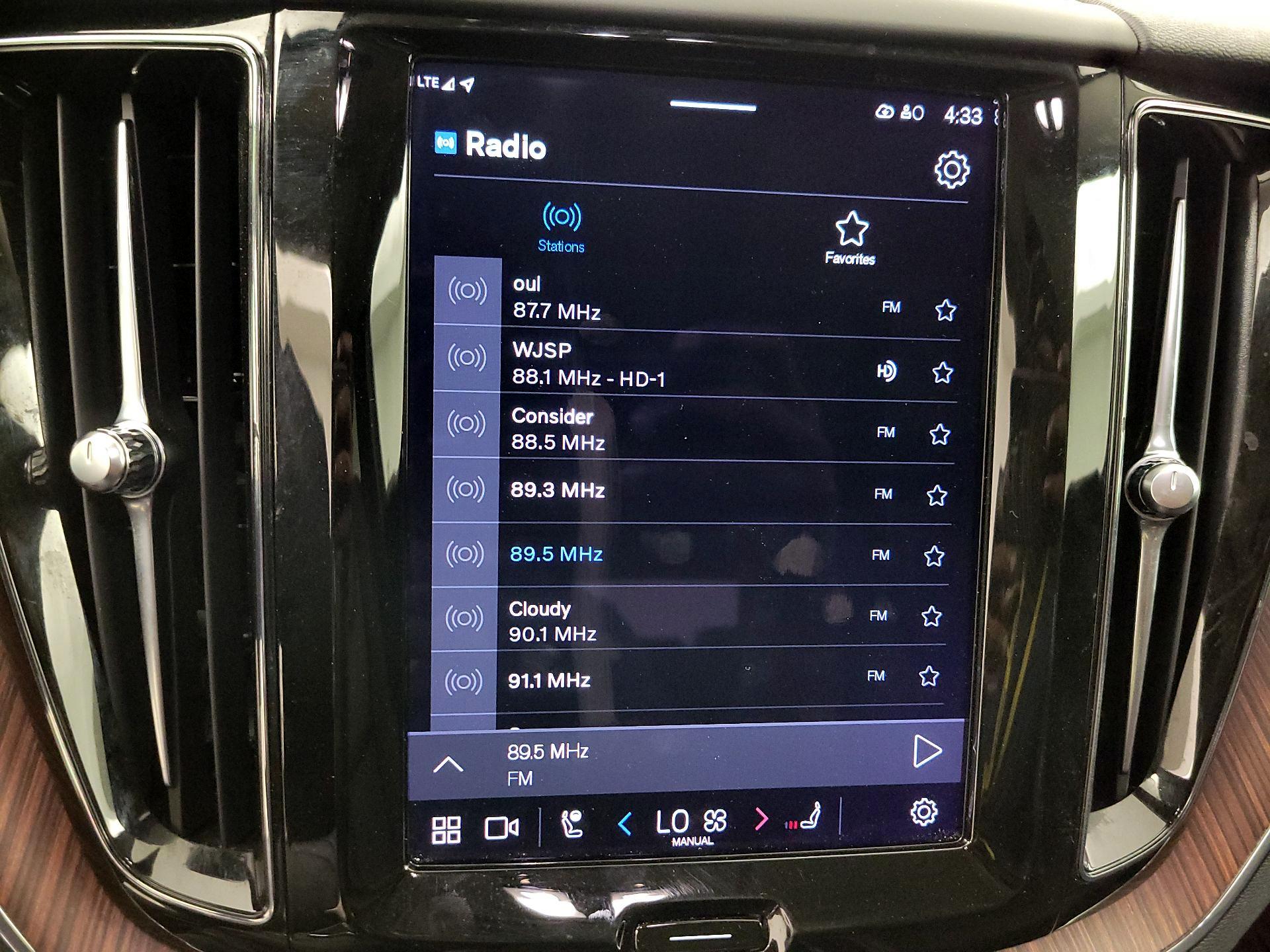 Thumbnail: 2023 Volvo XC60 - 16