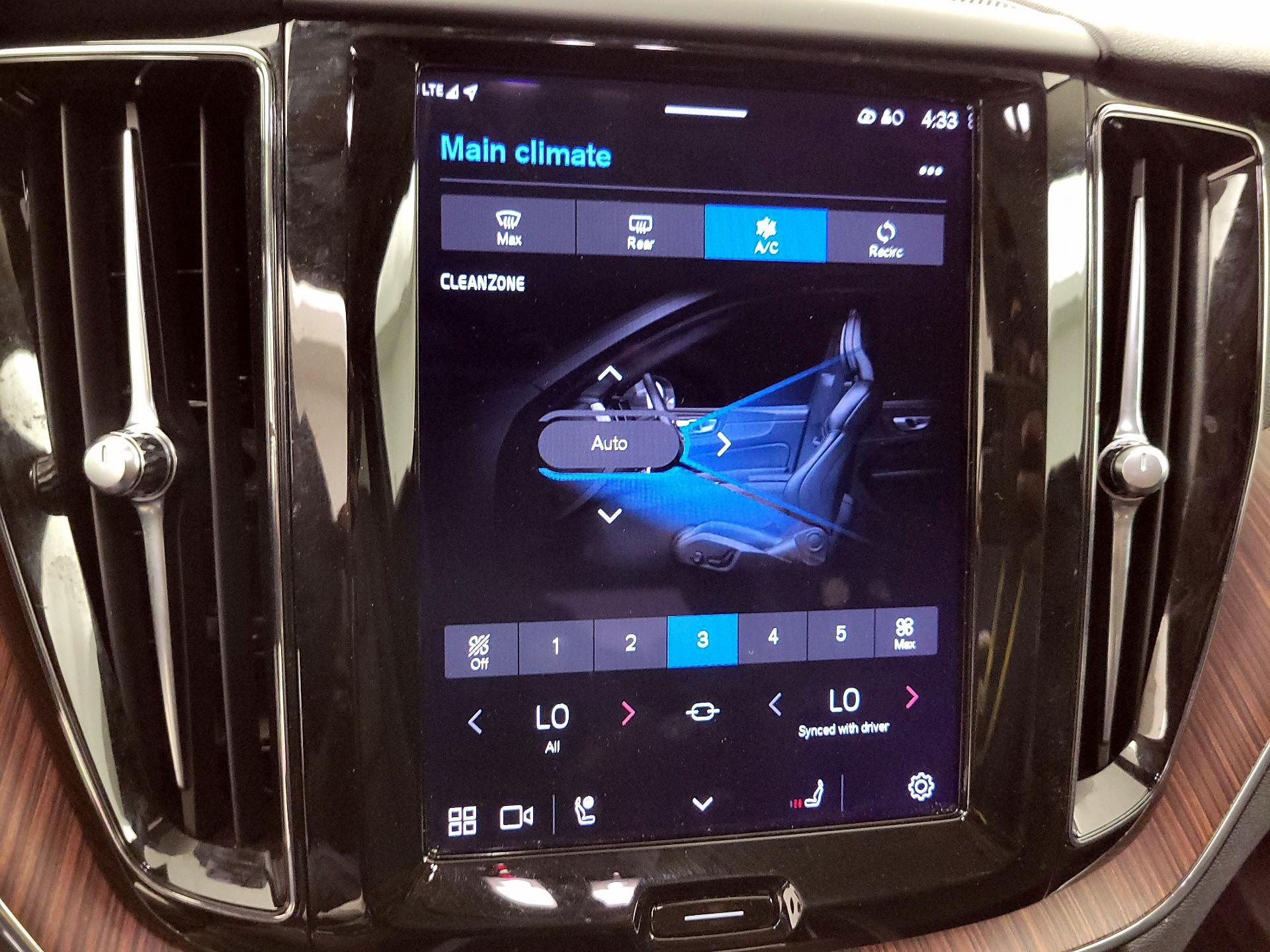 Thumbnail: 2023 Volvo XC60 - 17