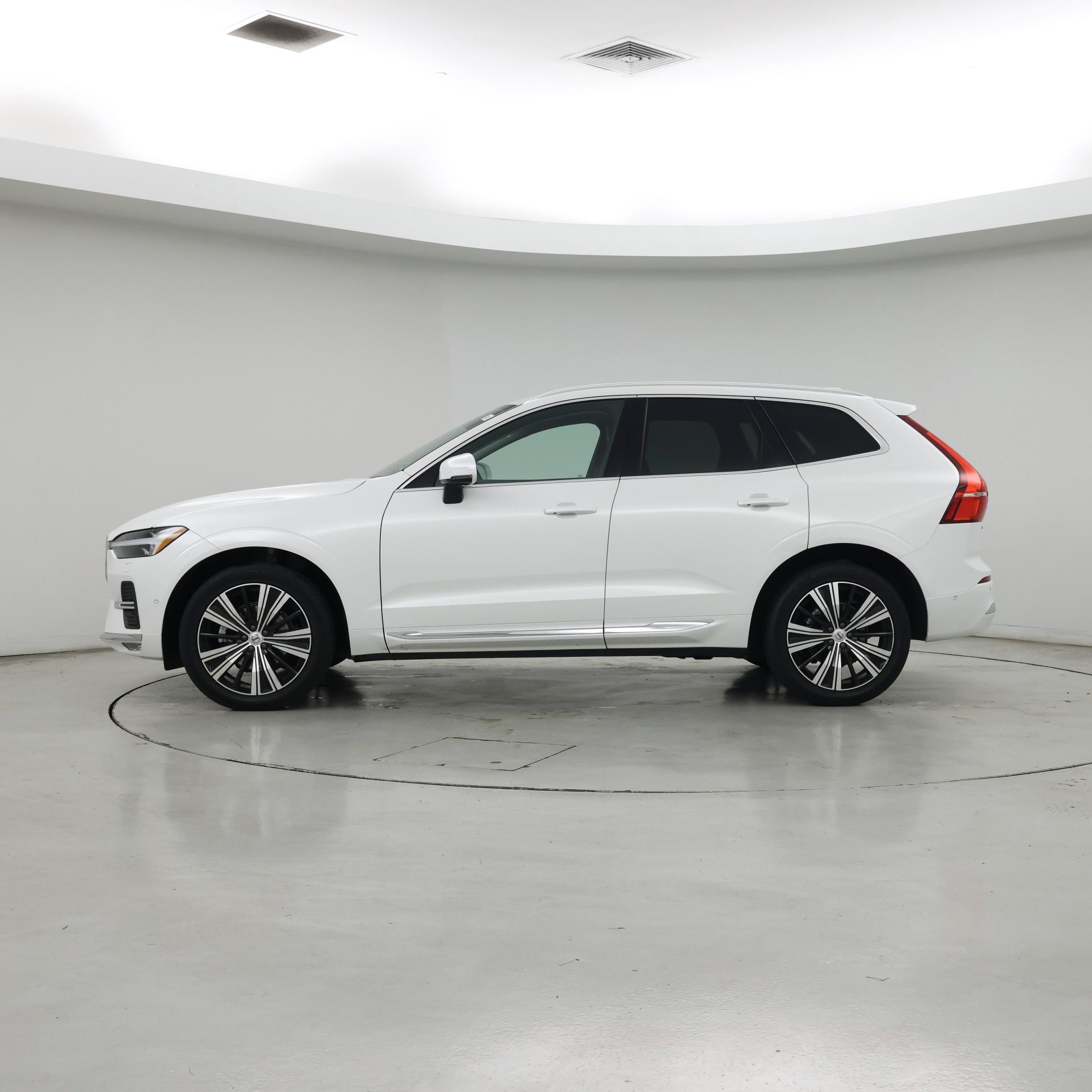 Thumbnail: 2023 Volvo XC60 - 3