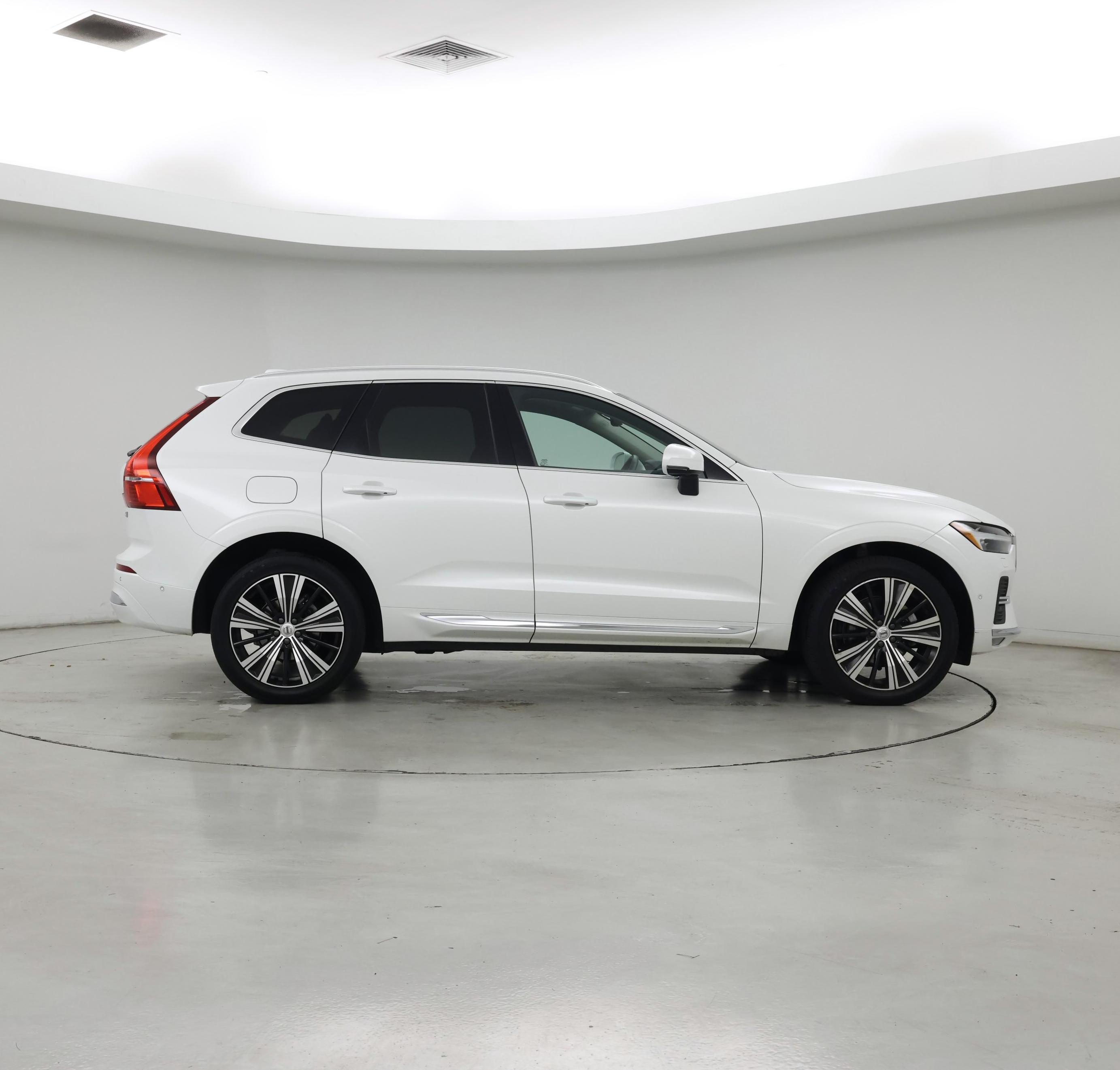 Thumbnail: 2023 Volvo XC60 - 7