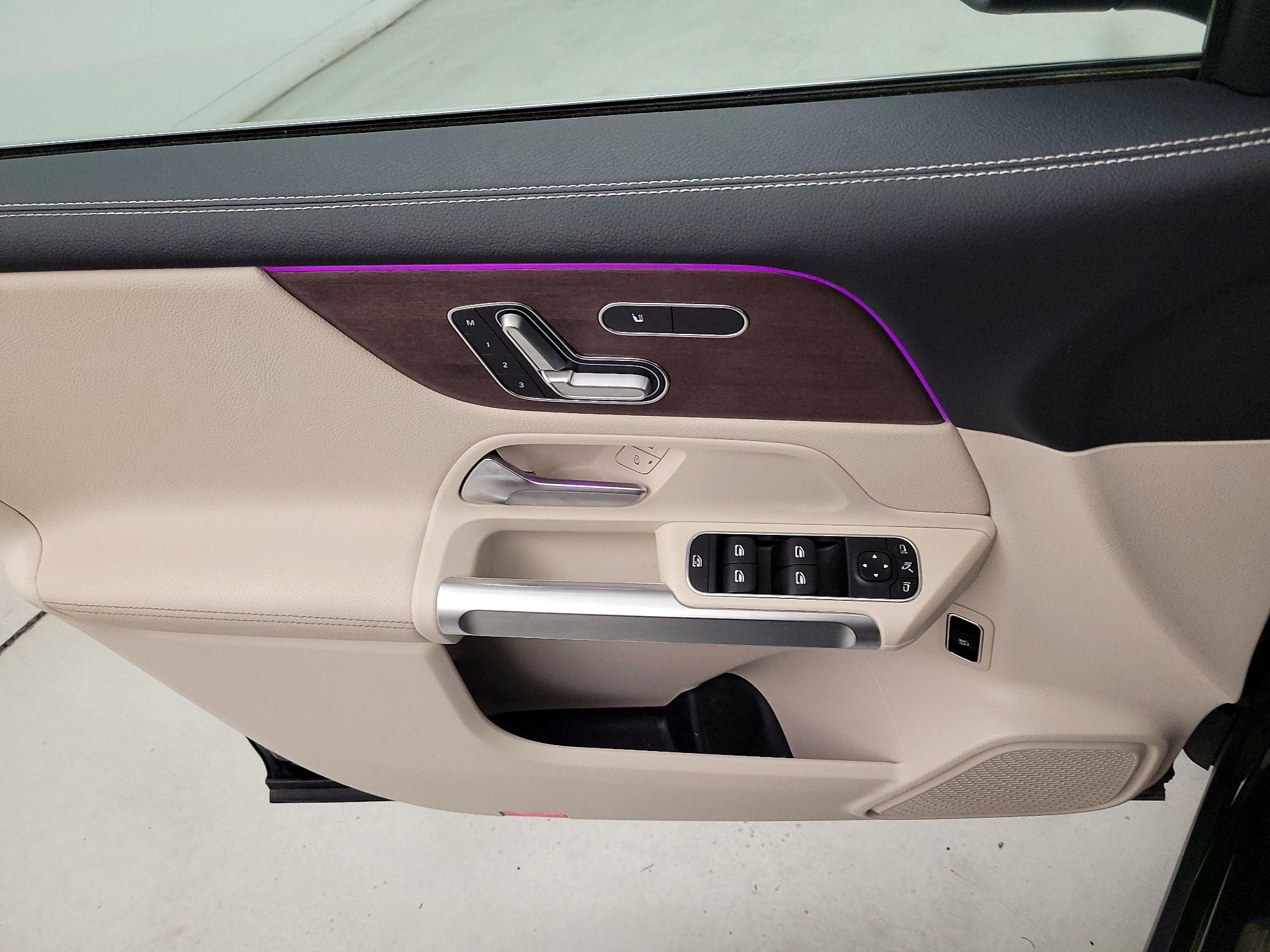 Thumbnail: 2023 Mercedes-Benz GLB - 12