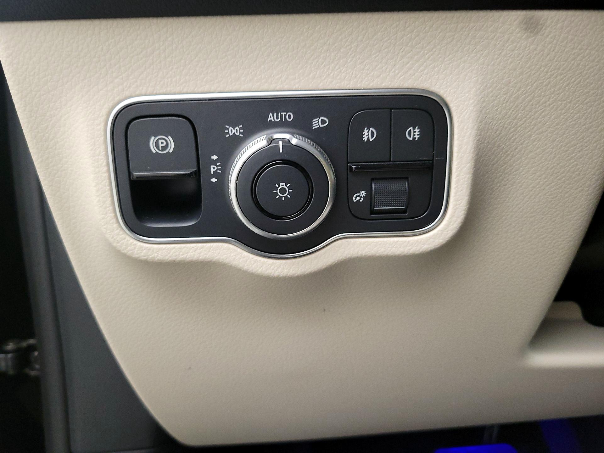 Thumbnail: 2023 Mercedes-Benz GLB - 13