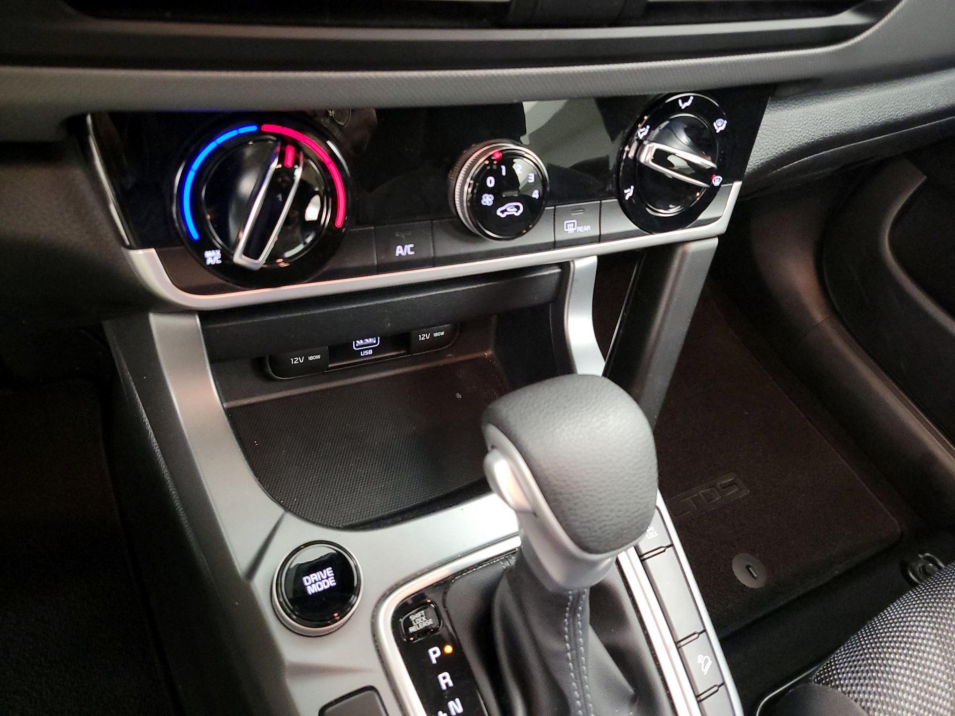 Thumbnail: 2023 Kia Seltos - 16