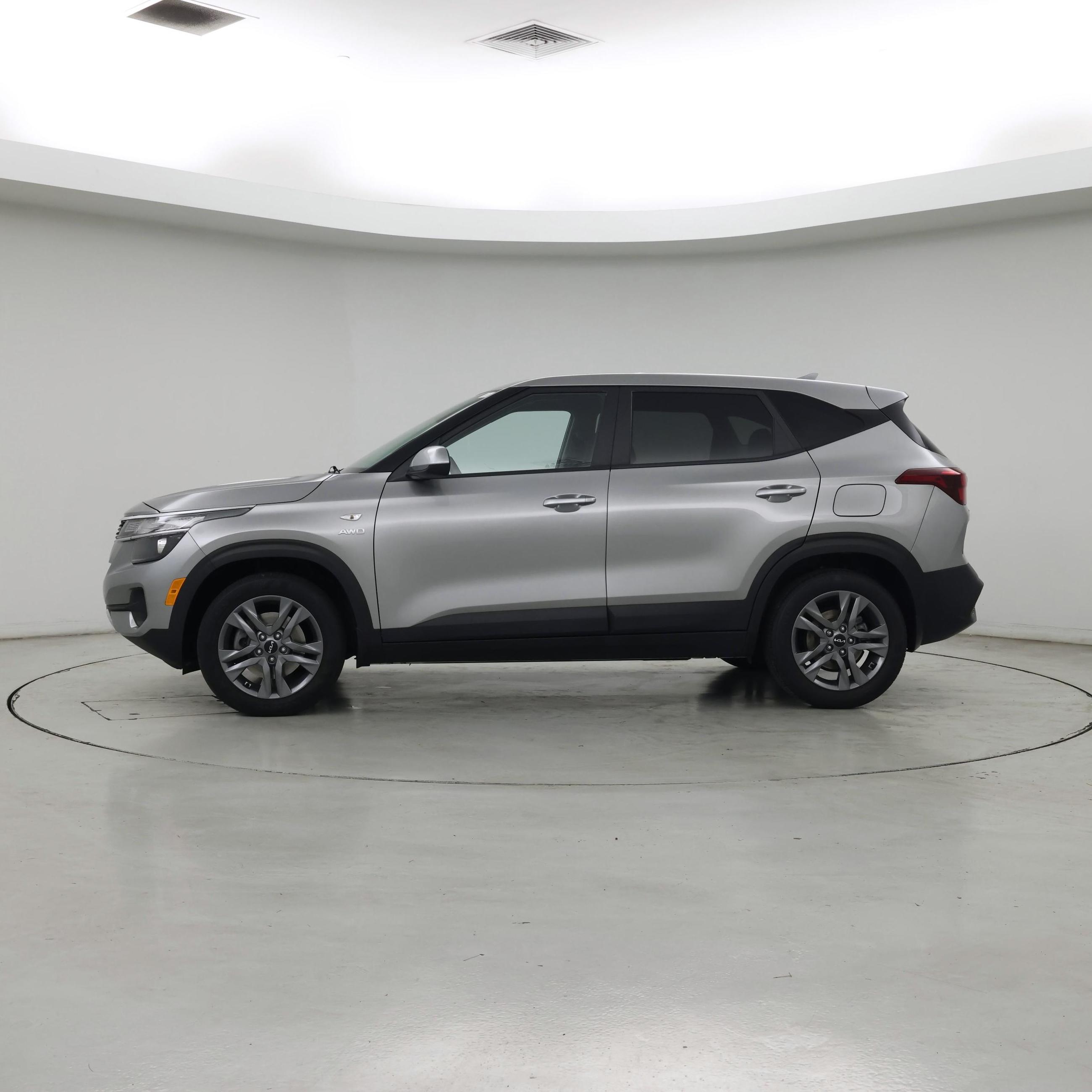 Thumbnail: 2023 Kia Seltos - 3