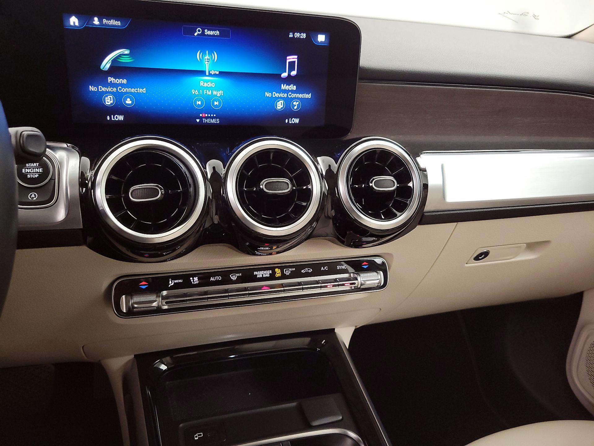 Thumbnail: 2022 Mercedes-Benz GLB - 16