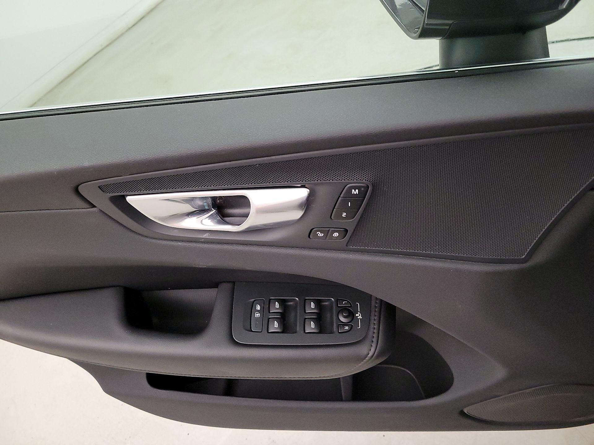 Thumbnail: 2023 Volvo XC60 - 12