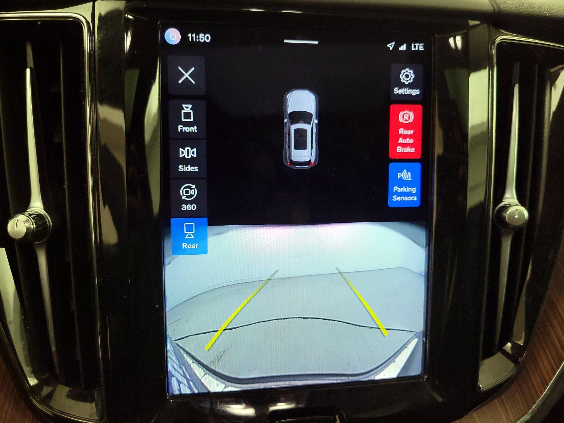 Thumbnail: 2023 Volvo XC60 - 15