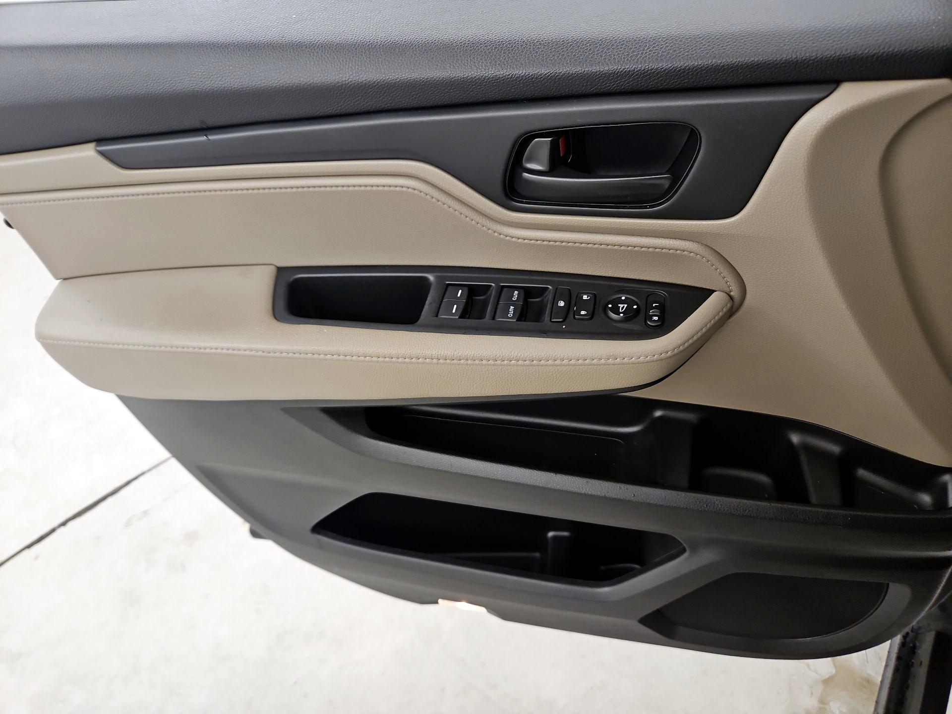 Thumbnail: 2019 Honda Odyssey - 12