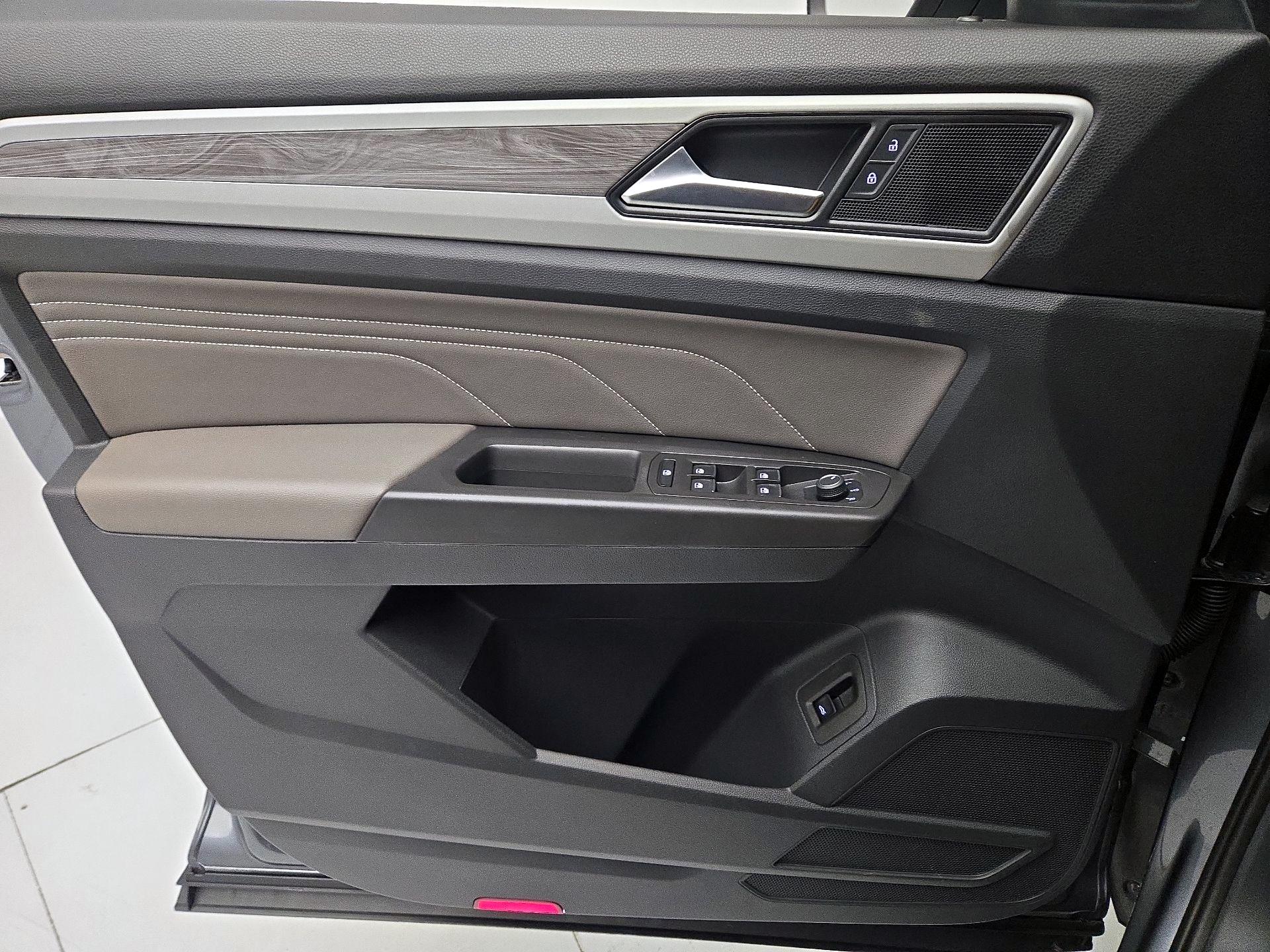 Thumbnail: 2023 Volkswagen Atlas - 12