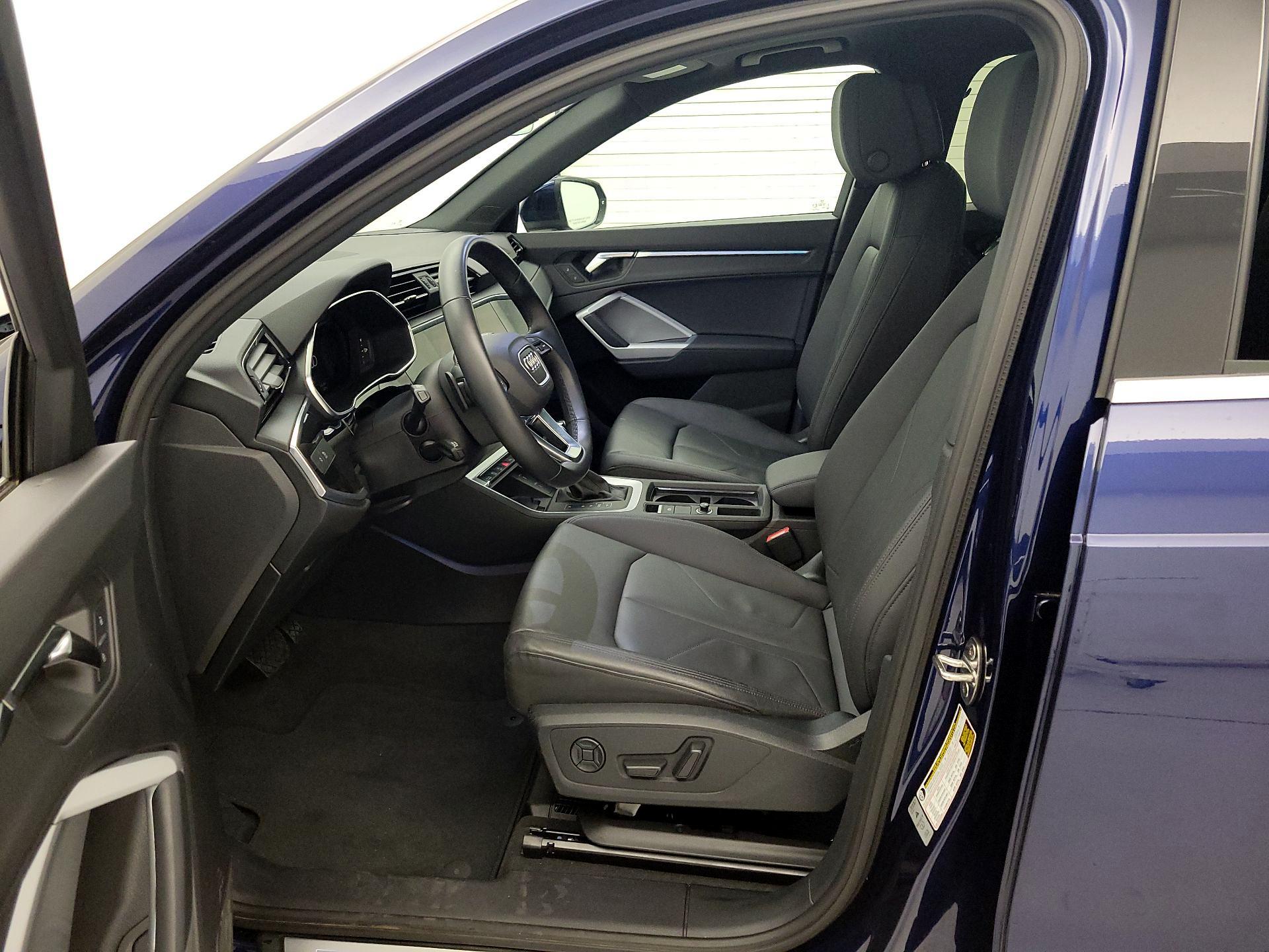 Thumbnail: 2023 Audi Q3 - 11