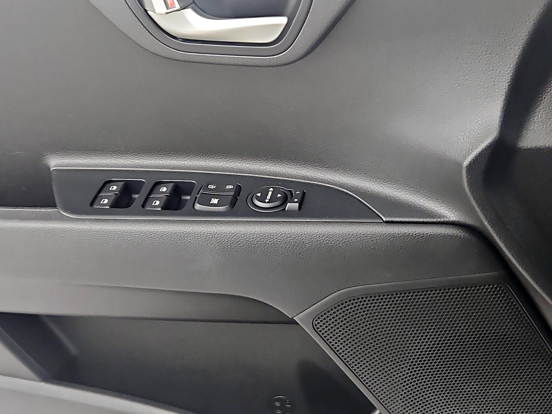 Thumbnail: 2019 Kia Rio - 12